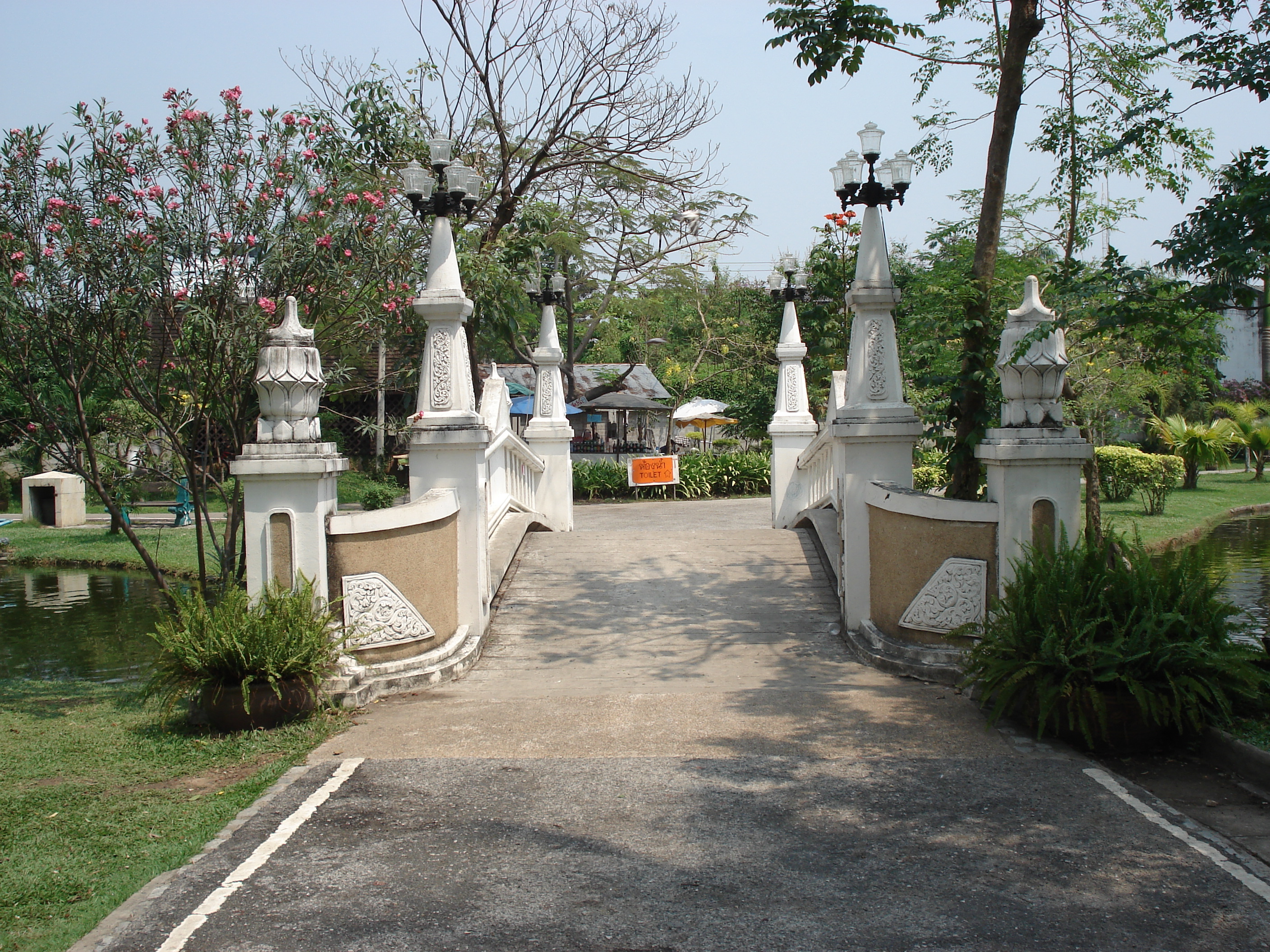 Picture Thailand Chiang Mai Inside Canal Buak Had Park 2006-04 8 - Tours Buak Had Park