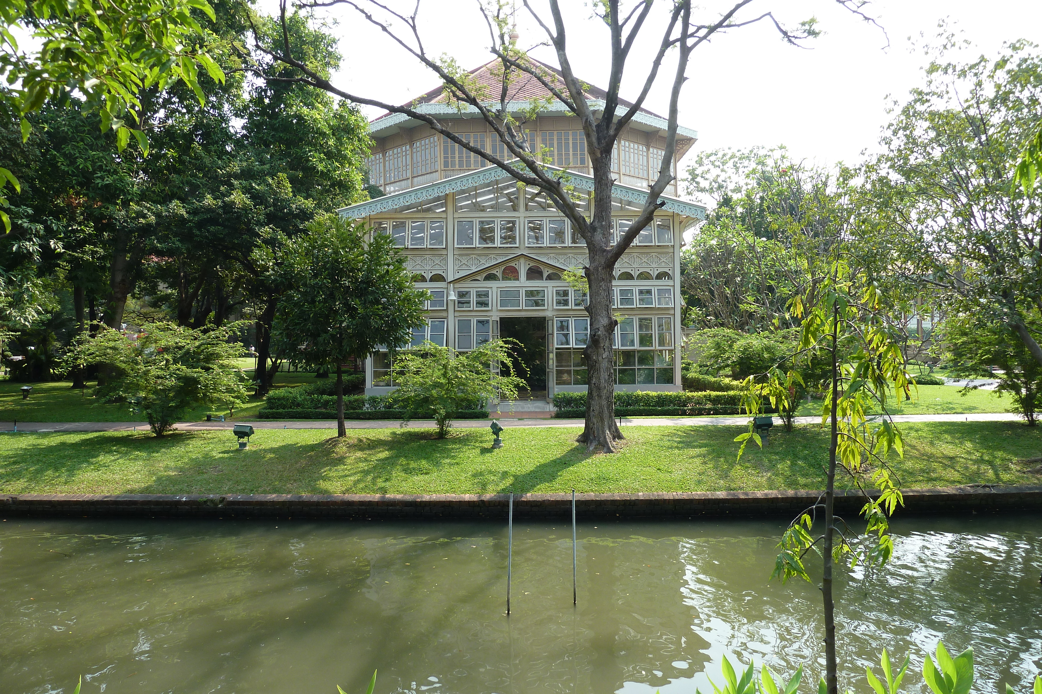 Picture Thailand Bangkok Vimanmek Palace 2011-01 5 - Around Vimanmek Palace