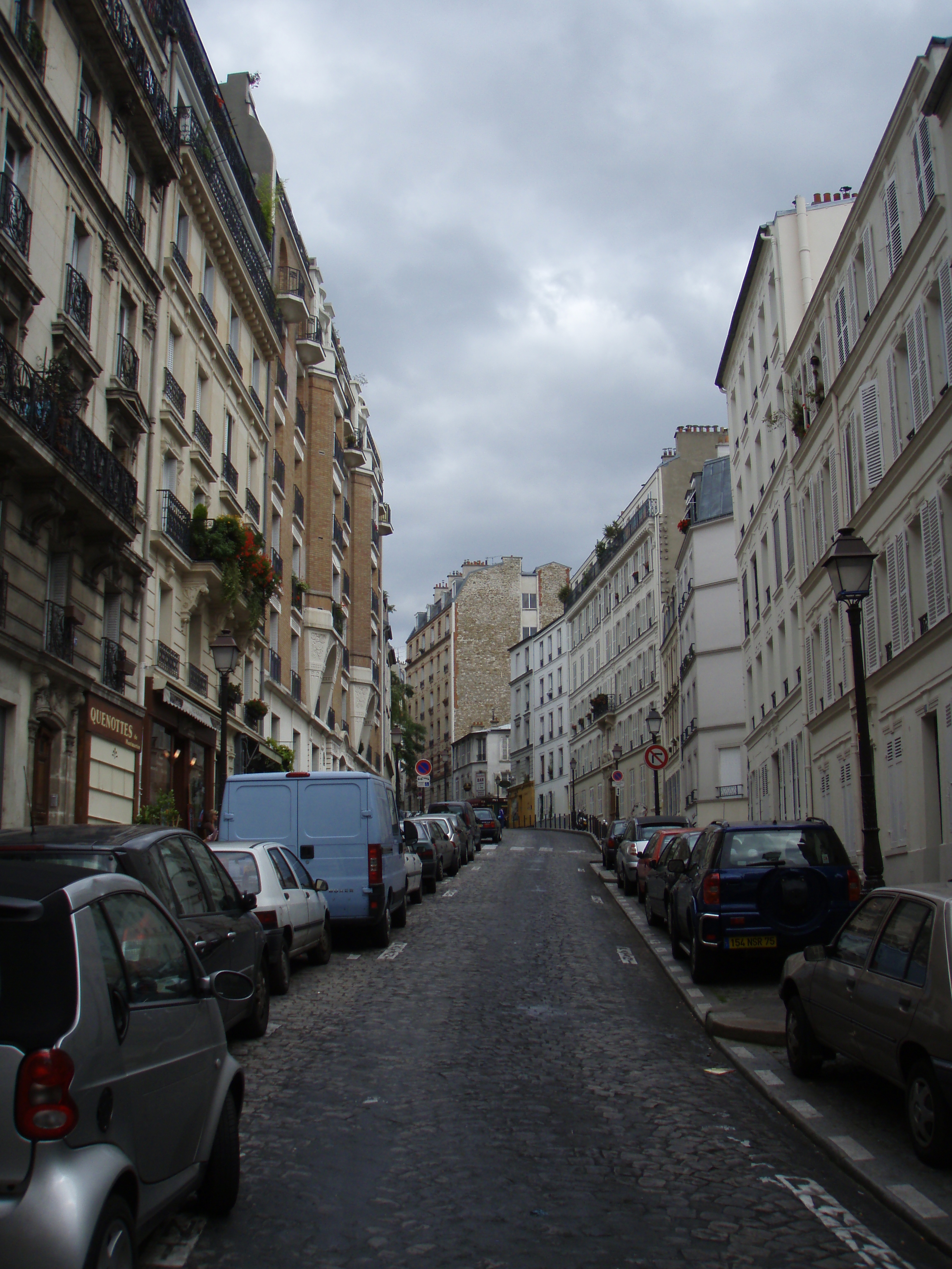 Picture France Paris 18th Arrondissement 2007-07 118 - Center 18th Arrondissement