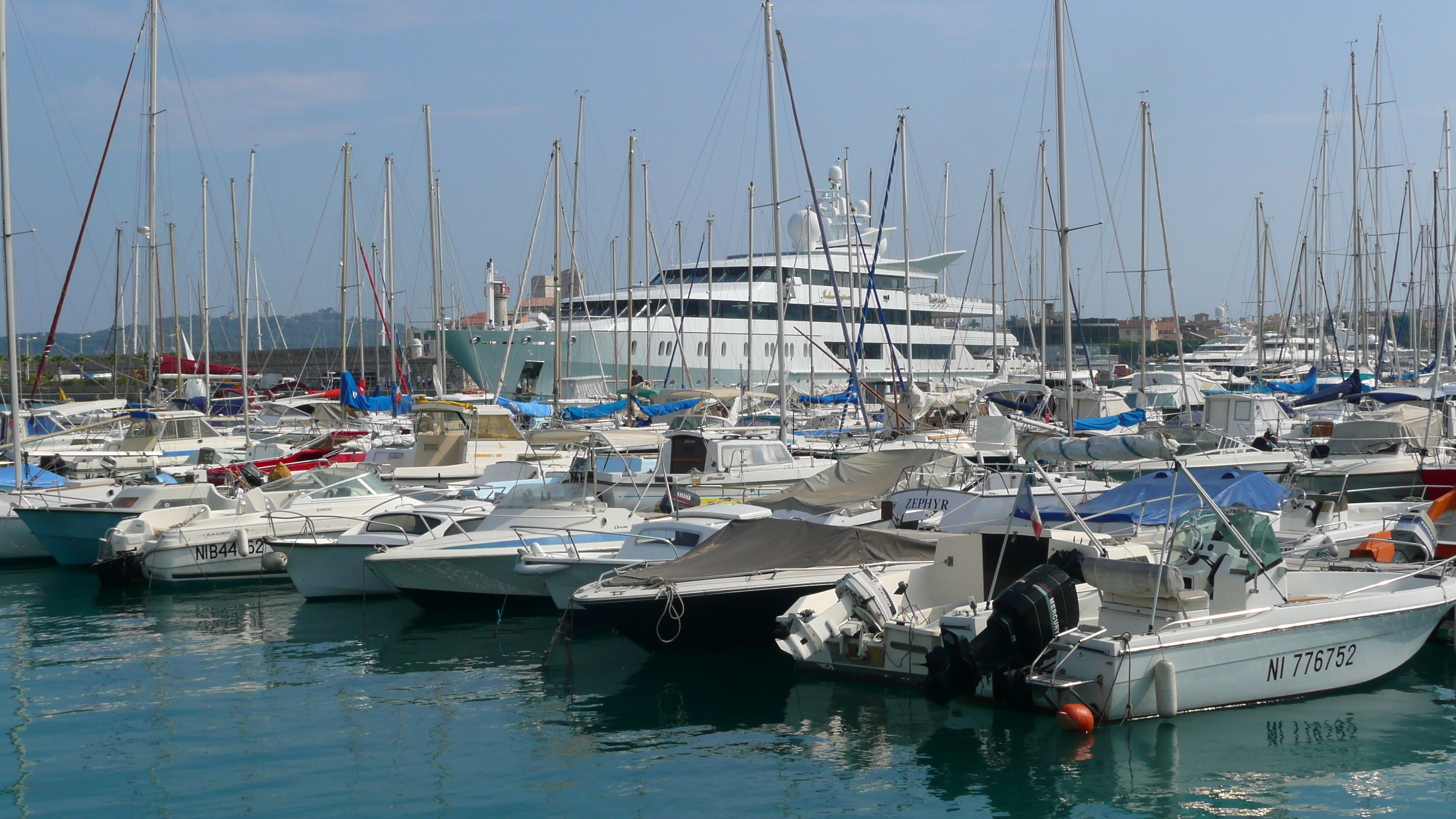 Picture France Antibes Port Vauban 2007-07 2 - Tour Port Vauban