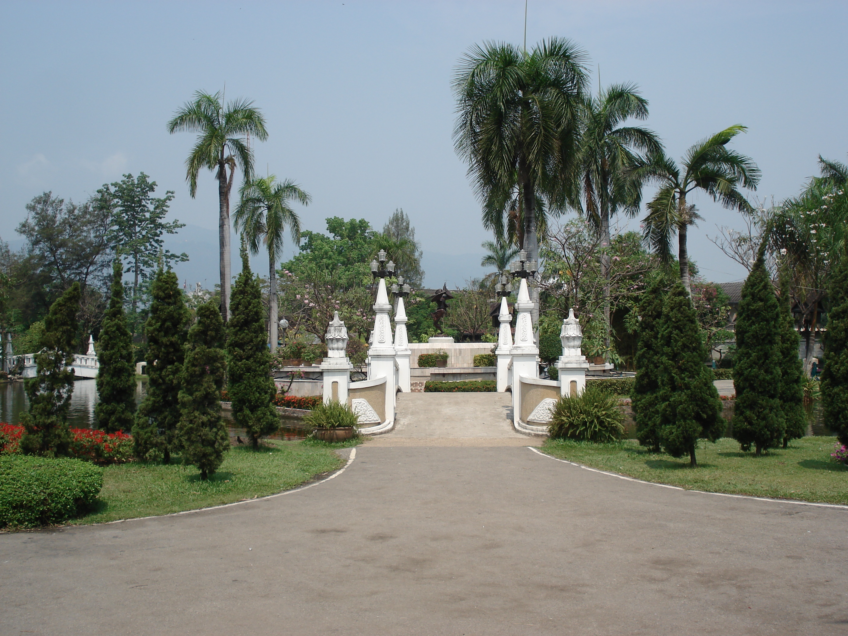 Picture Thailand Chiang Mai Inside Canal Buak Had Park 2006-04 1 - Around Buak Had Park