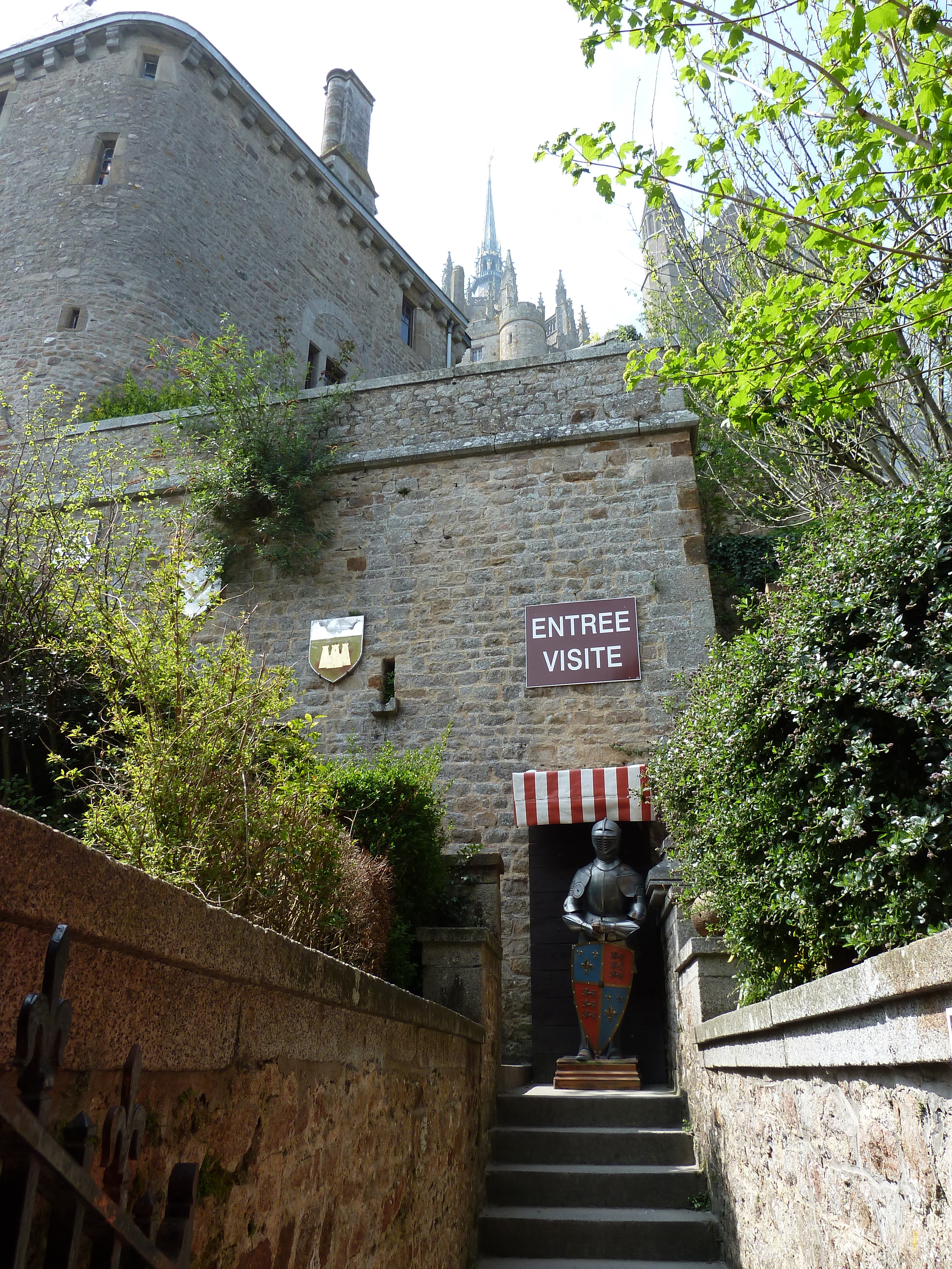 Picture France Mont St Michel Mont St Michel Village 2010-04 43 - Recreation Mont St Michel Village