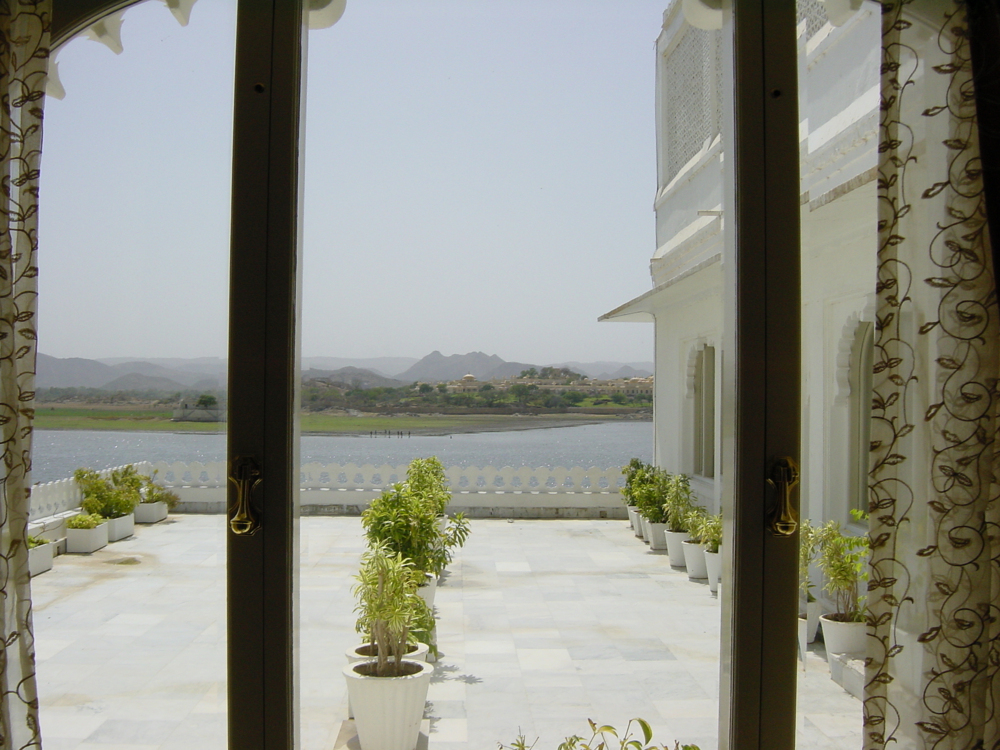 Picture India Udaipur Lake Palace Hotel 2003-05 29 - Around Lake Palace Hotel