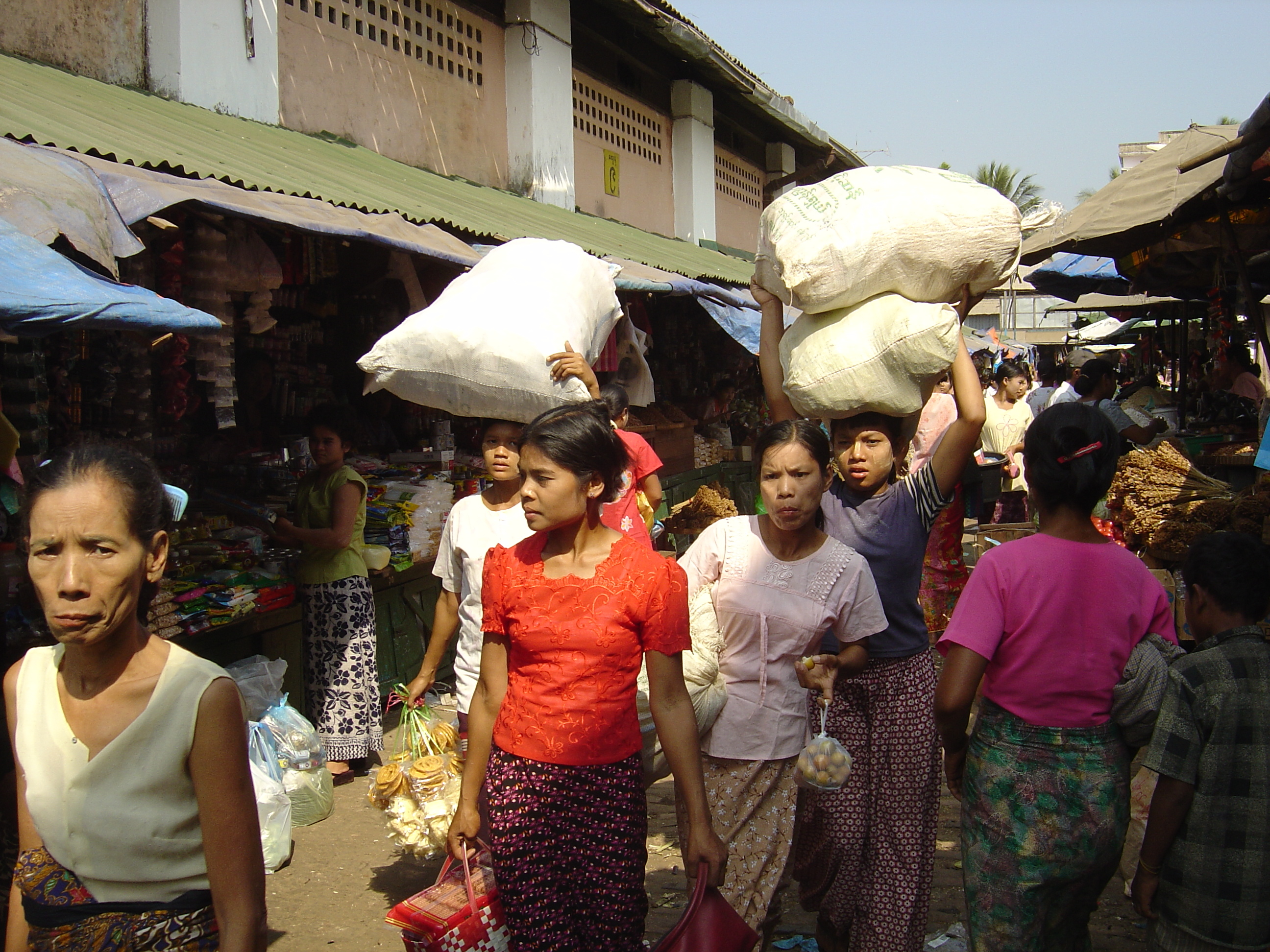 Picture Myanmar Dawei (TAVOY) 2005-01 114 - Discovery Dawei (TAVOY)