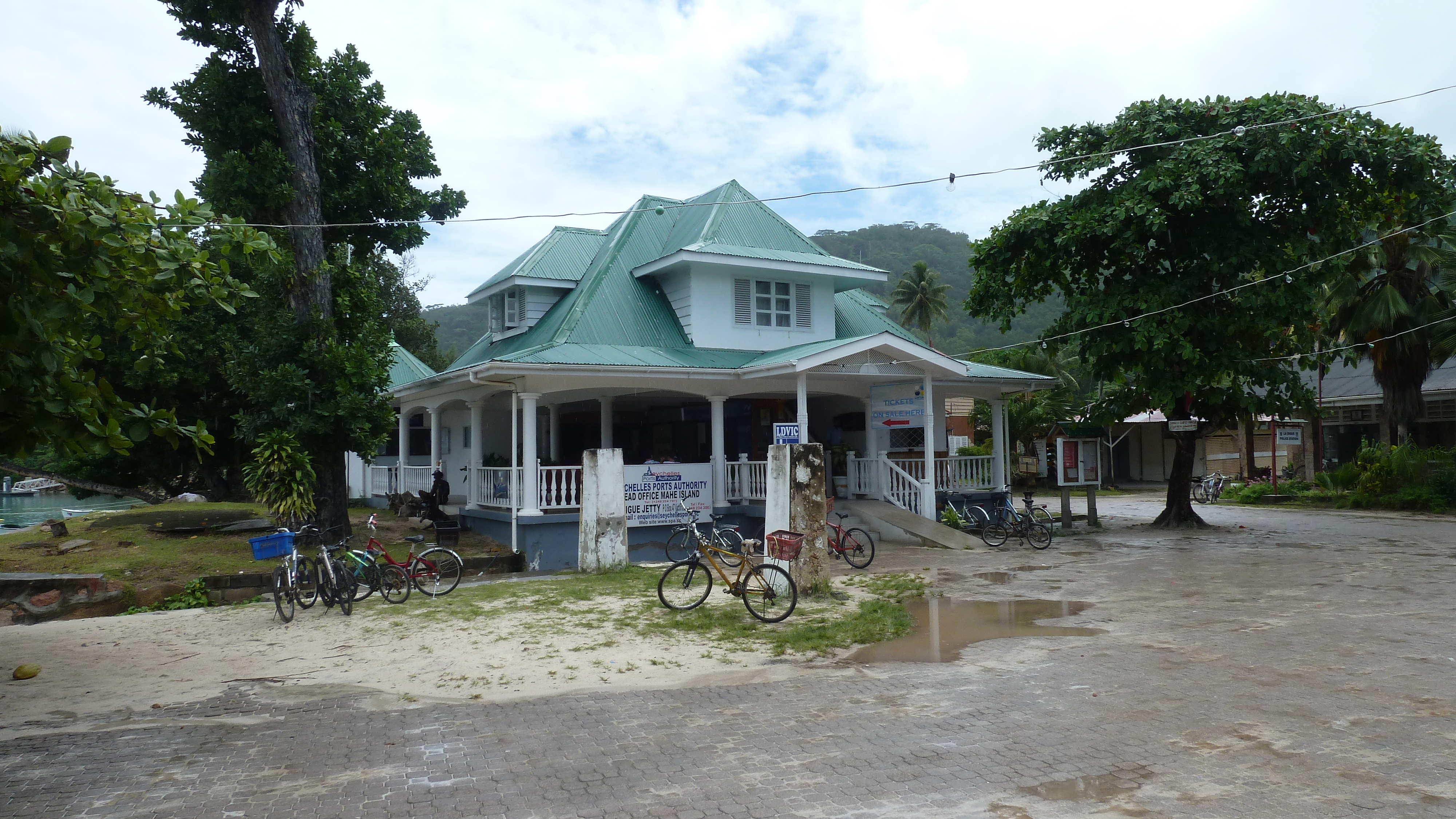 Picture Seychelles La Digue 2011-10 103 - Center La Digue