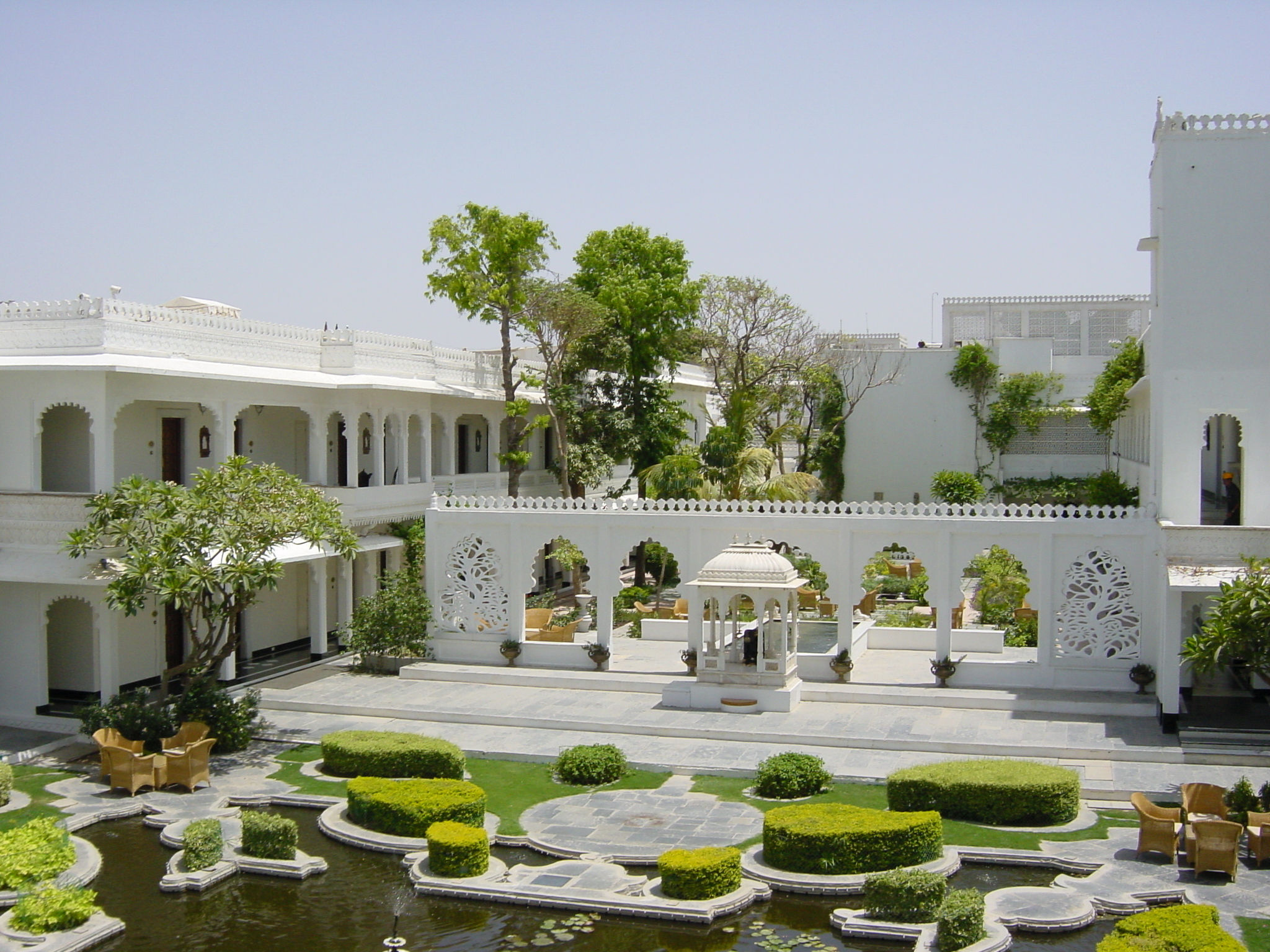 Picture India Udaipur Lake Palace Hotel 2003-05 11 - Around Lake Palace Hotel