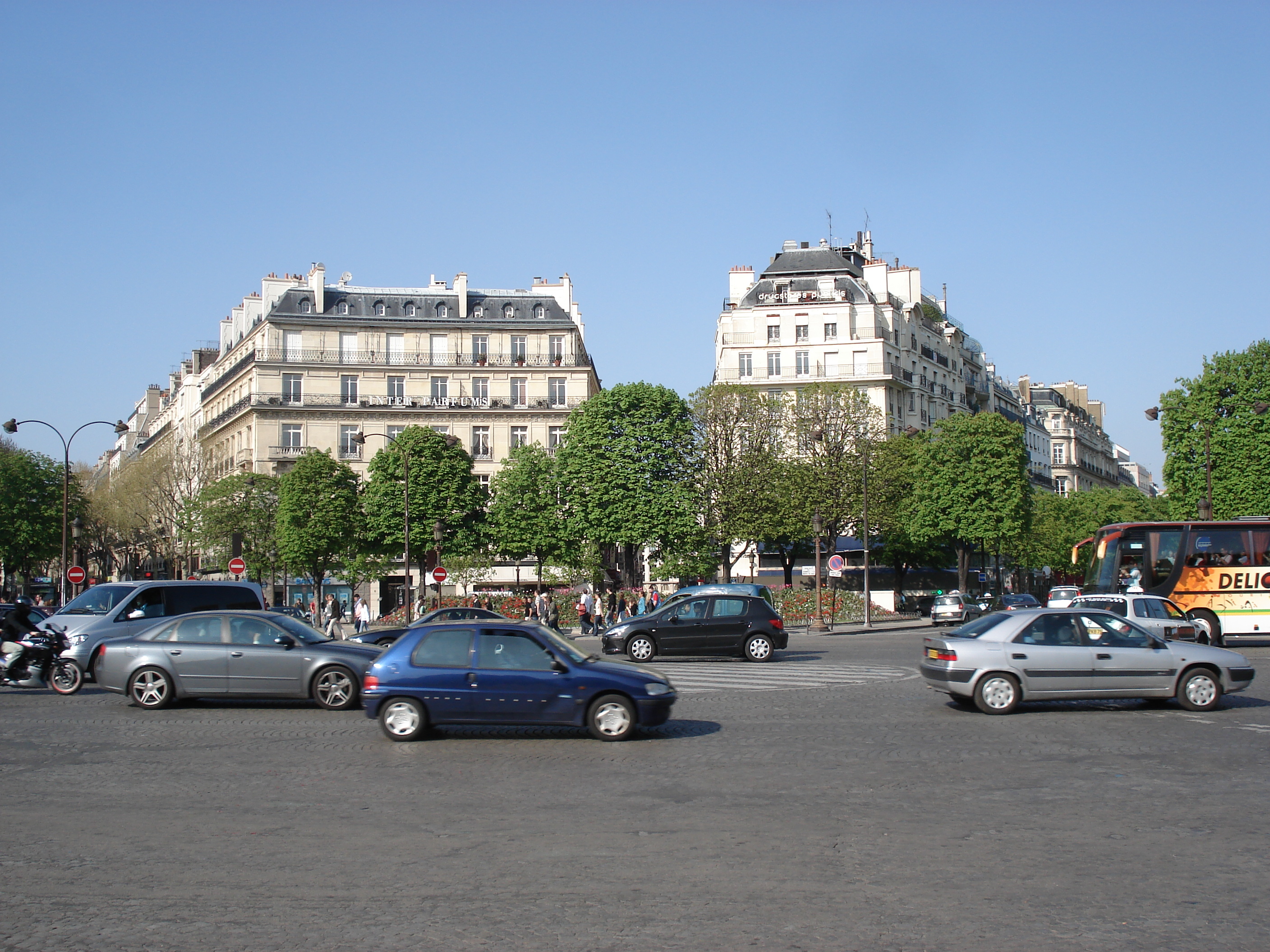 Picture France Paris Champs Elysees 2006-04 43 - Center Champs Elysees