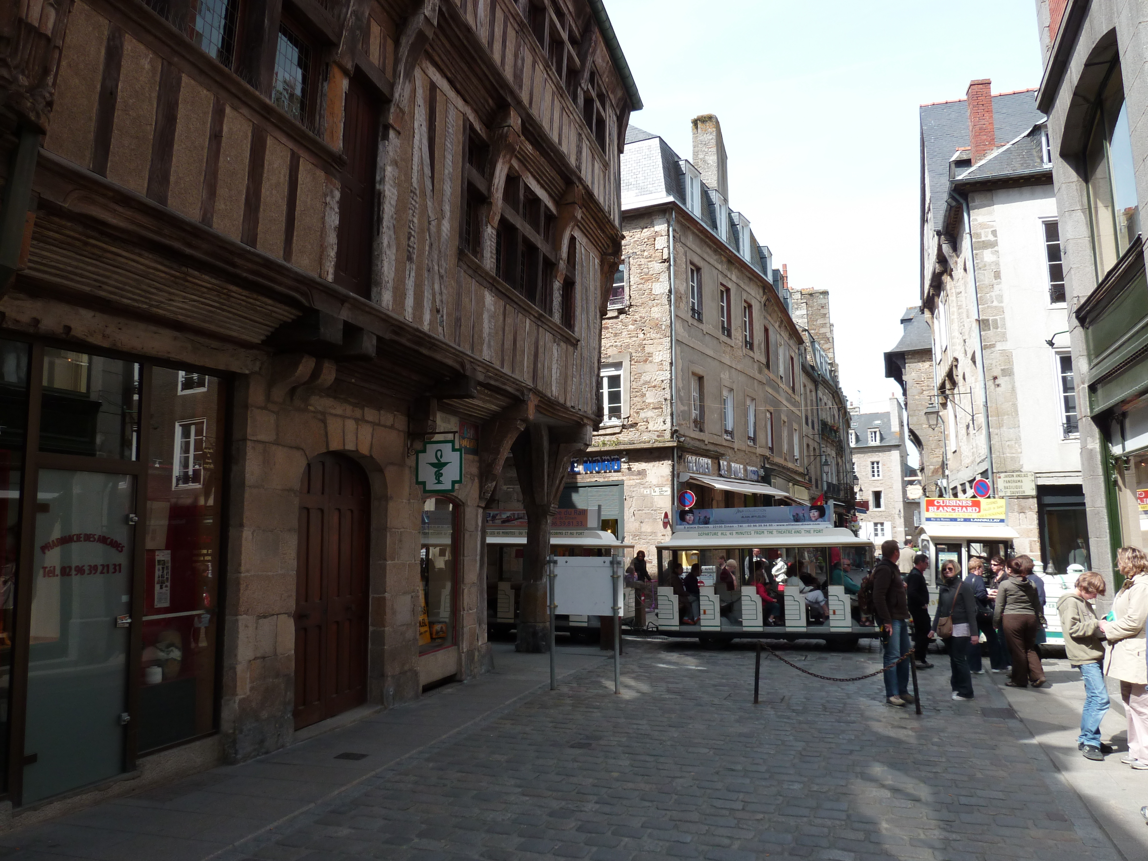 Picture France Dinan 2010-04 24 - Recreation Dinan