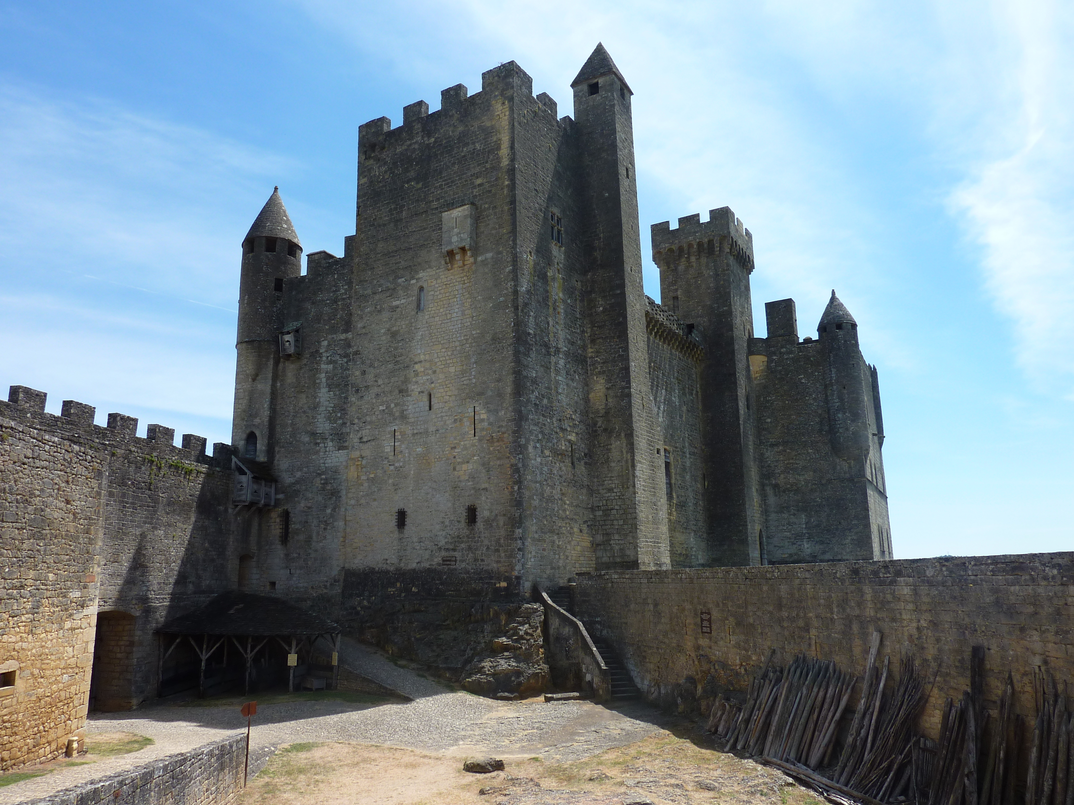 Picture France Beynac Castle 2009-07 12 - History Beynac Castle