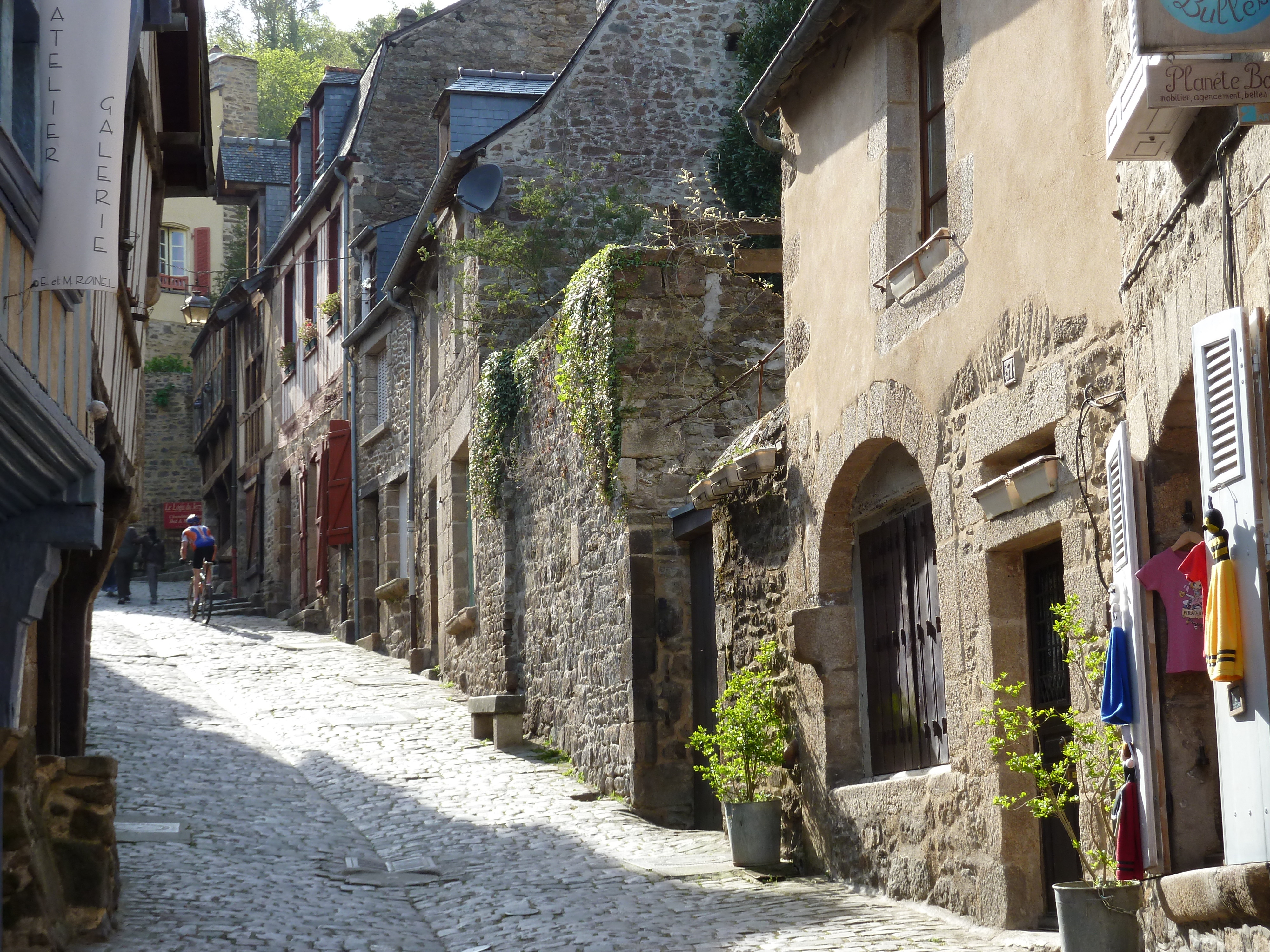 Picture France Dinan Dinan Riverside 2010-04 35 - Center Dinan Riverside