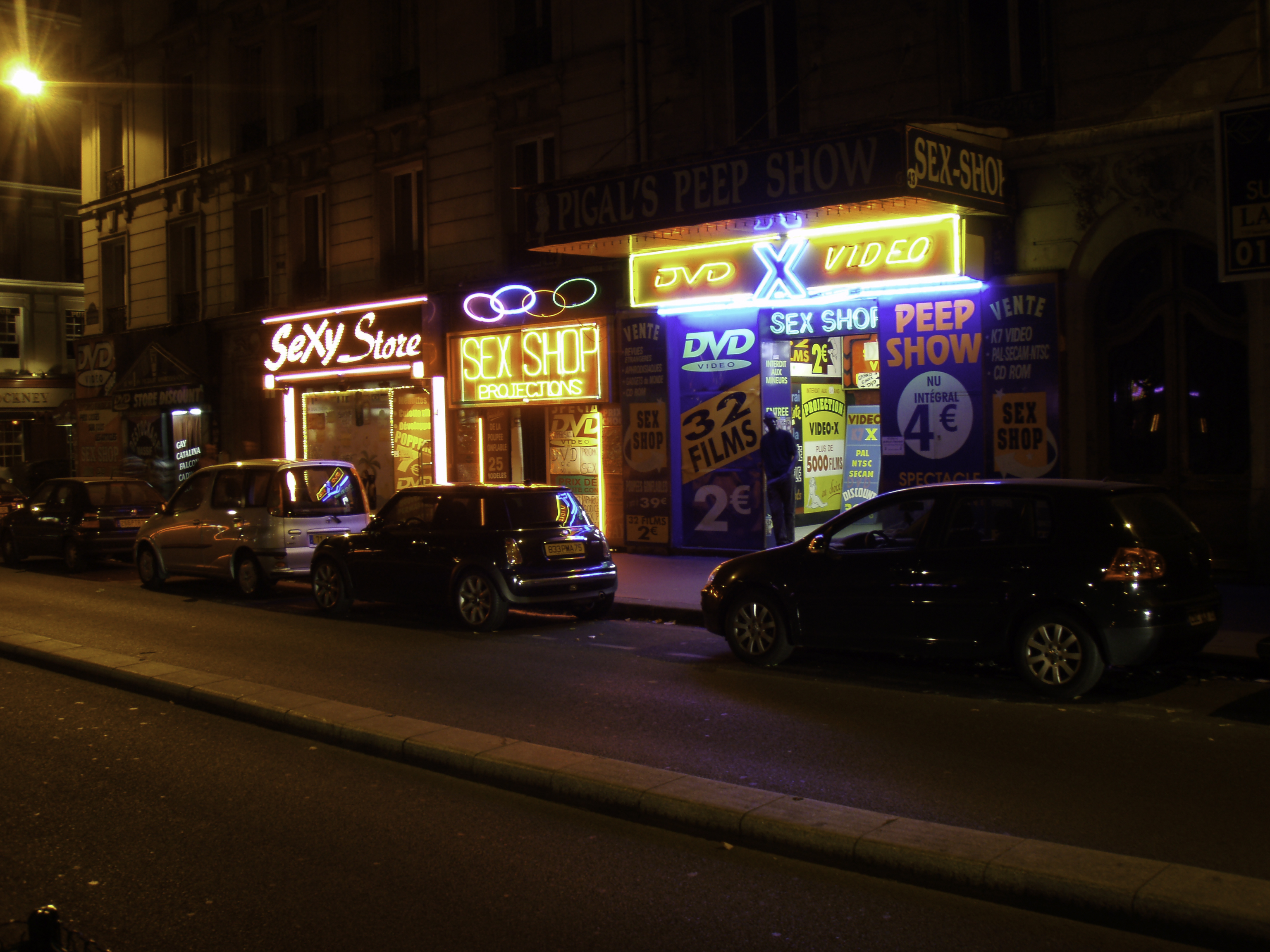 Picture France Paris Pigalle by night 2007-07 37 - Tour Pigalle by night