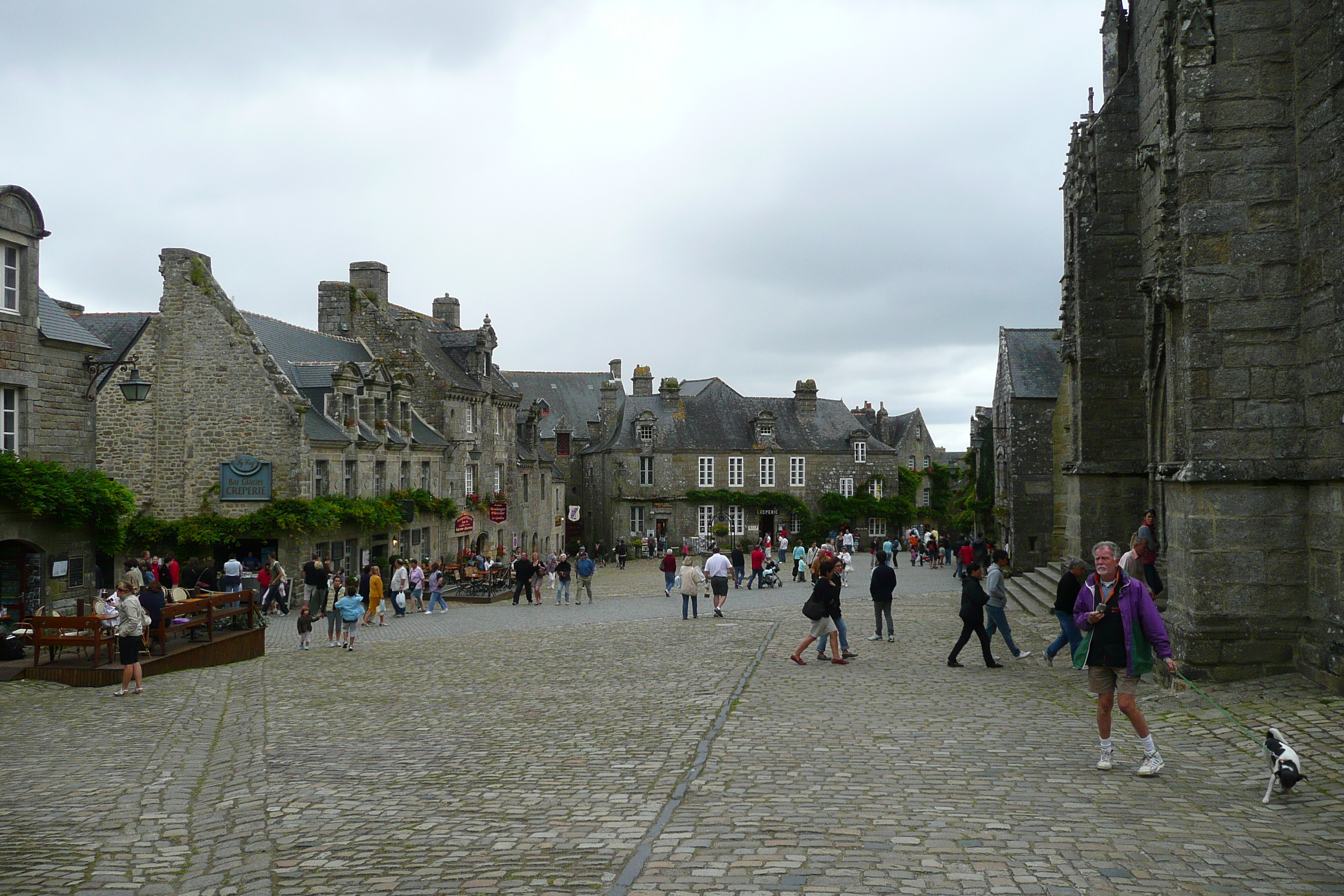 Picture France Locronan 2008-07 56 - Recreation Locronan