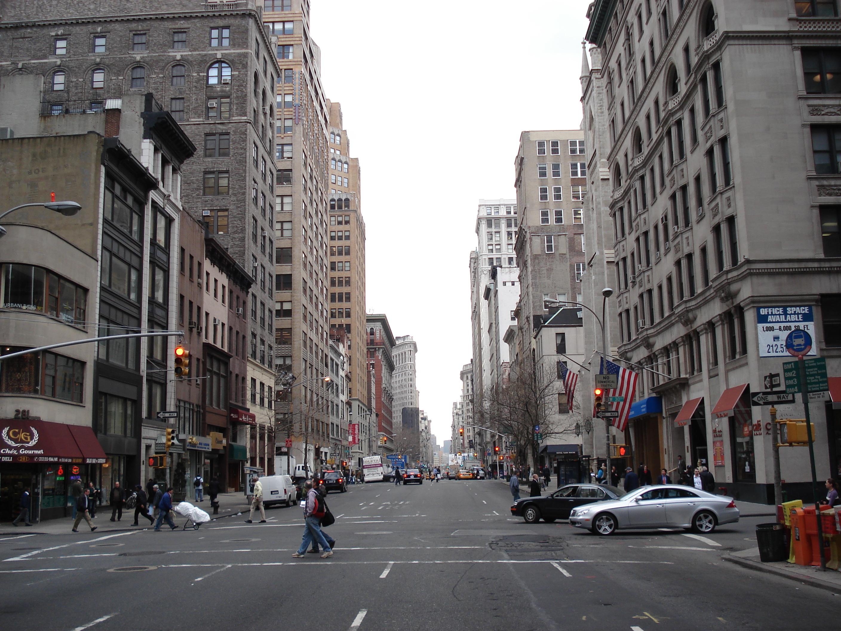 Picture United States New York down the 5th Avenue 2006-03 51 - Center down the 5th Avenue