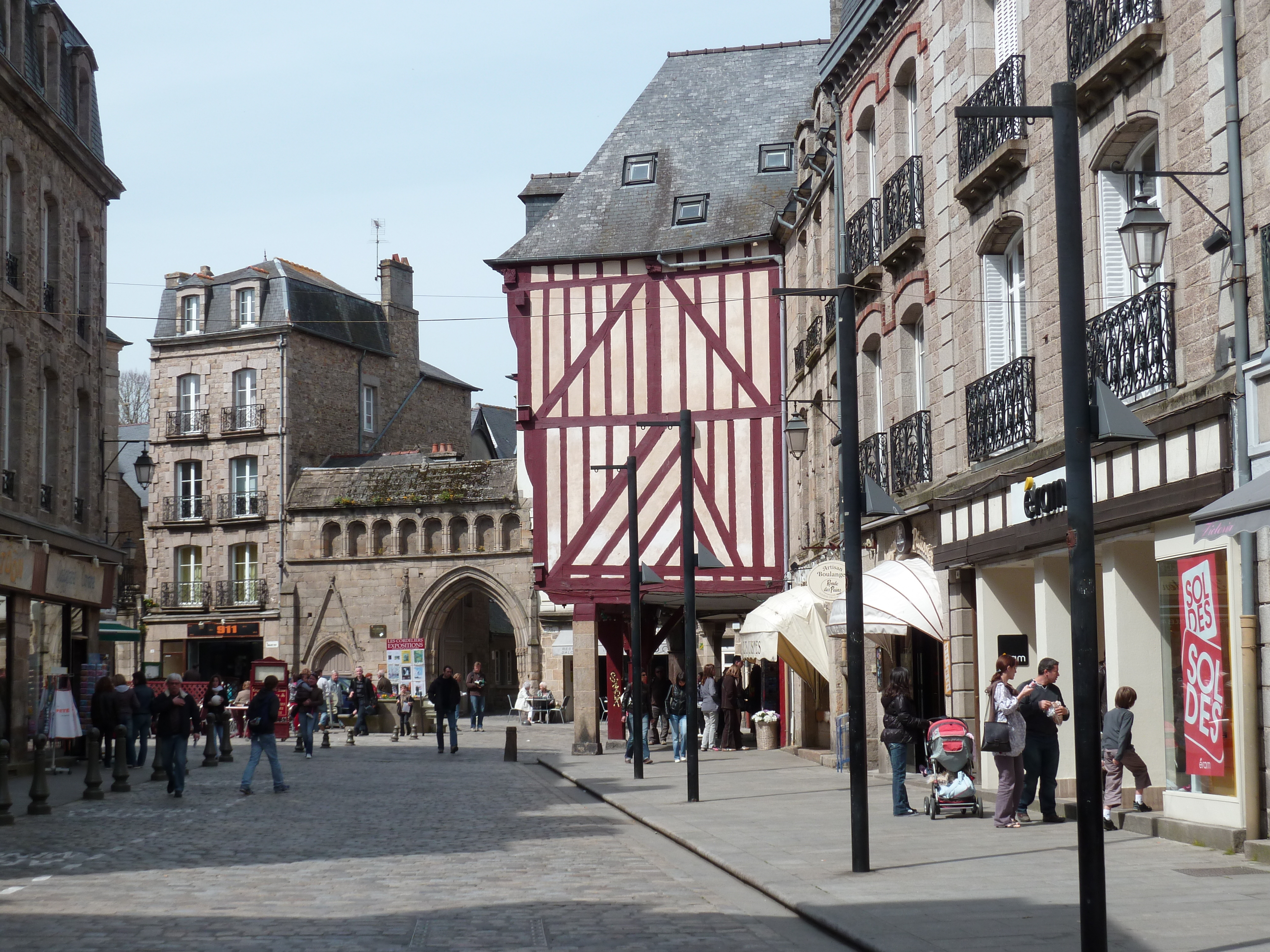 Picture France Dinan 2010-04 26 - Tour Dinan