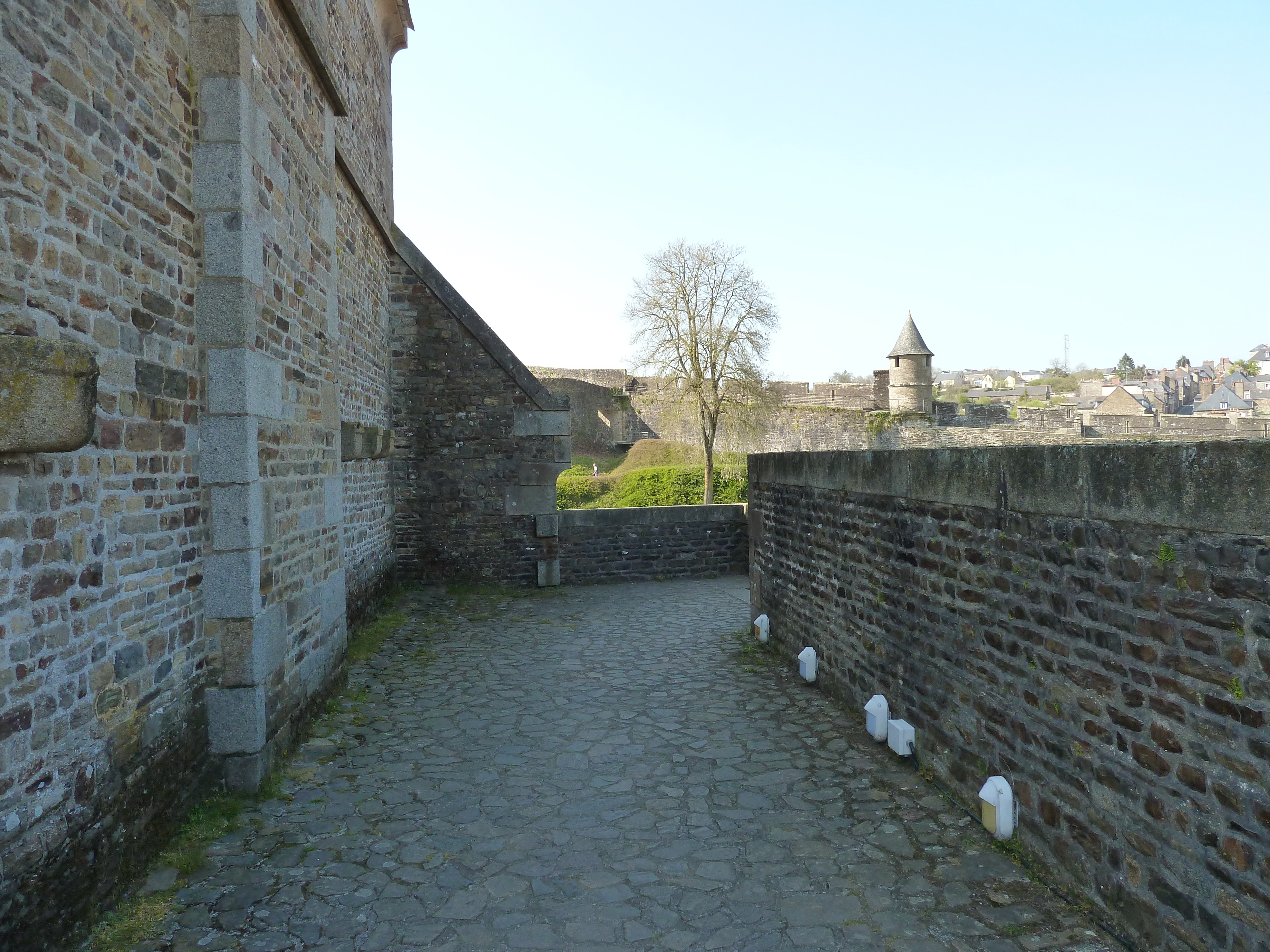 Picture France Fougeres 2010-04 103 - History Fougeres