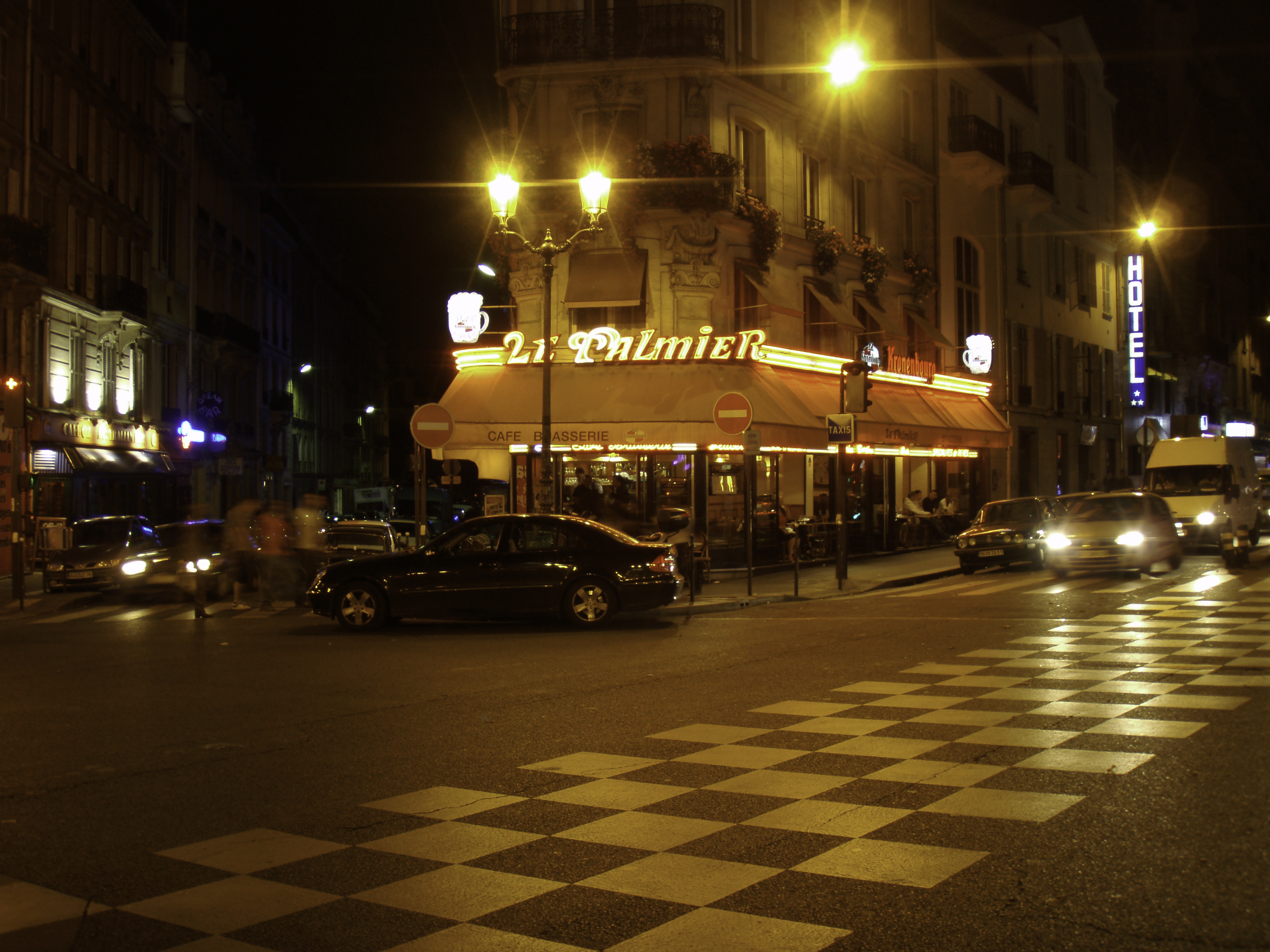 Picture France Paris Pigalle by night 2007-07 7 - Around Pigalle by night