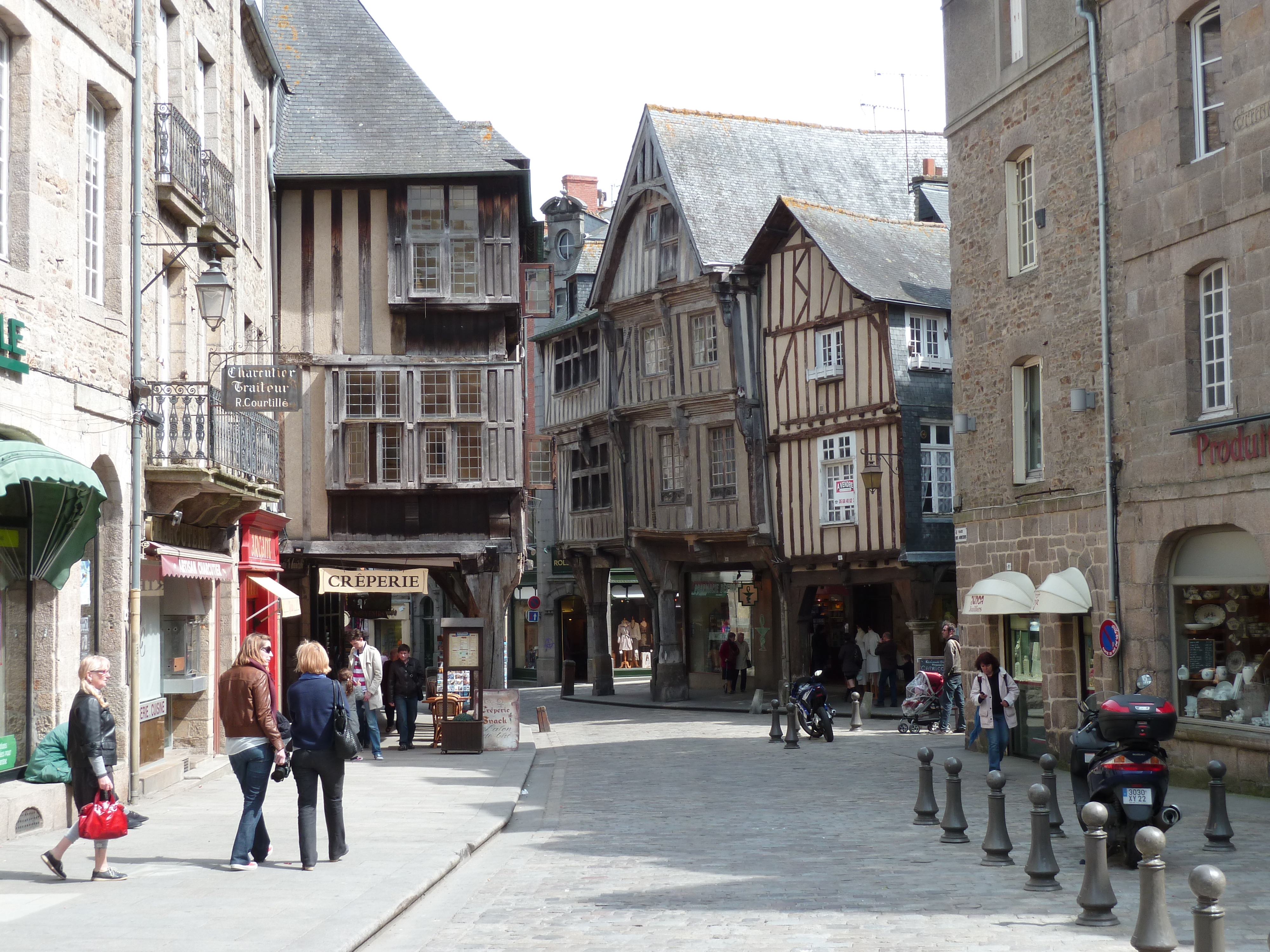 Picture France Dinan 2010-04 44 - Tour Dinan