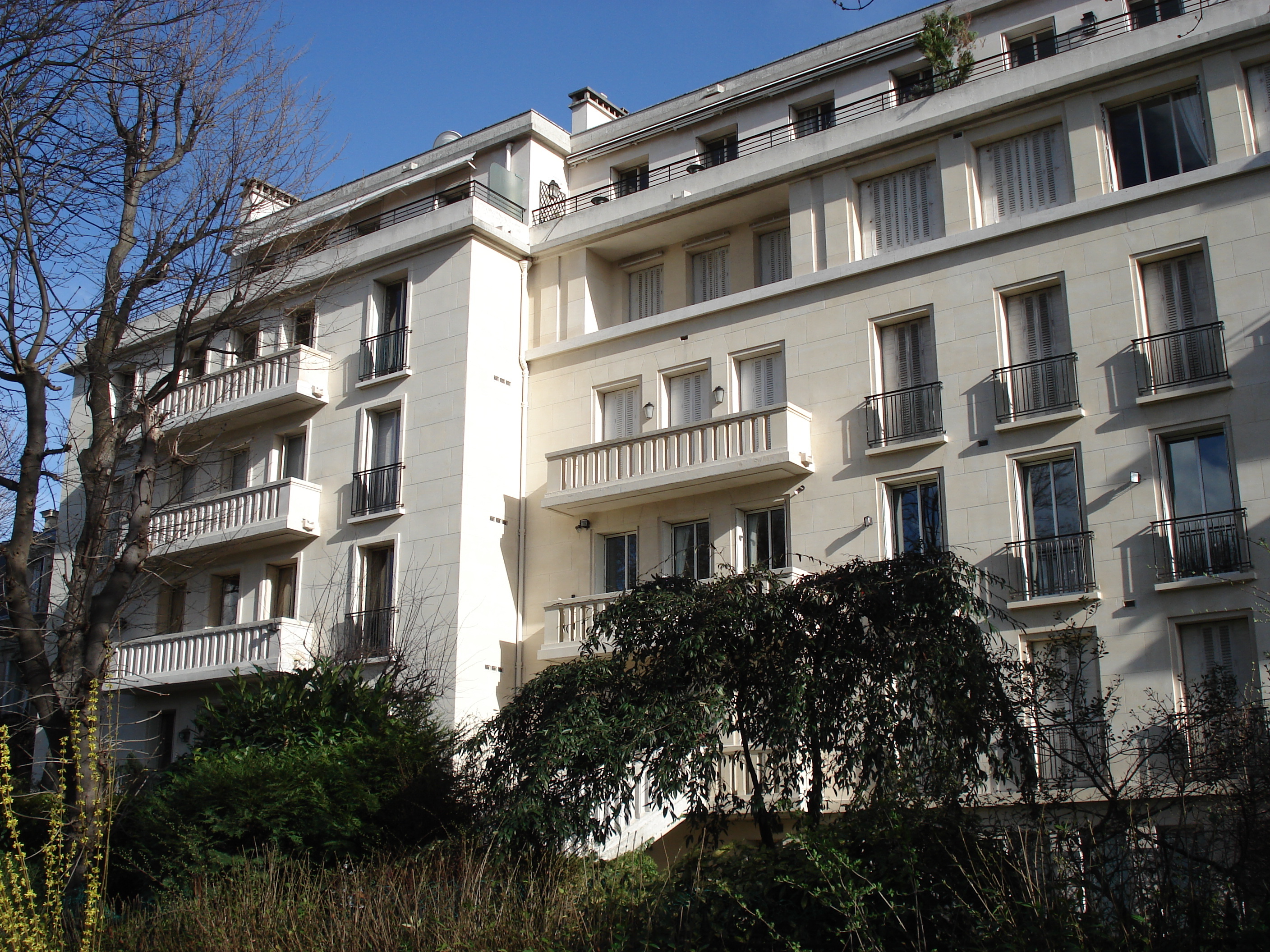 Picture France Paris Monceau Garden 2006-03 28 - Tour Monceau Garden