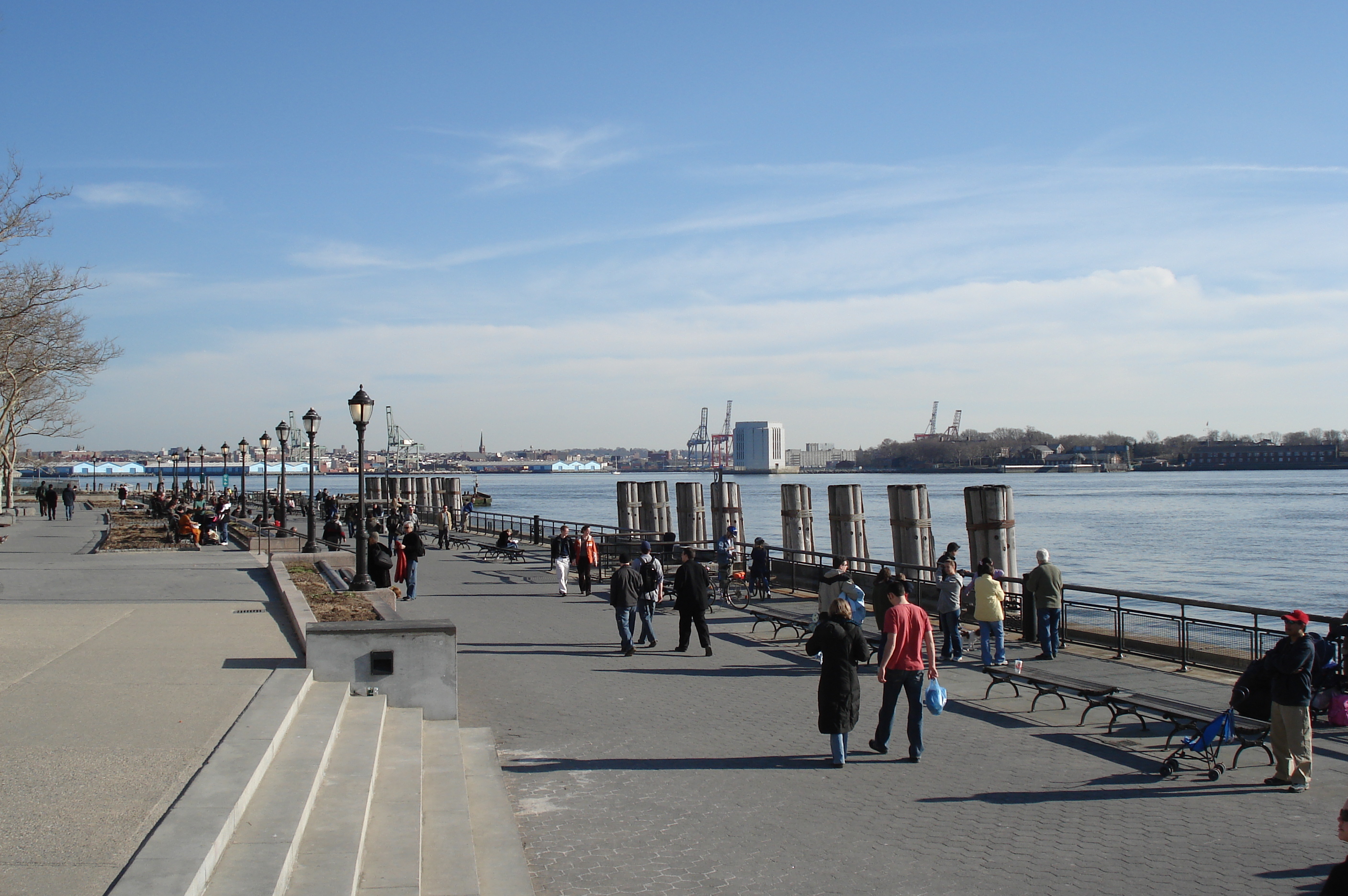 Picture United States New York Battery Park 2006-03 23 - Discovery Battery Park