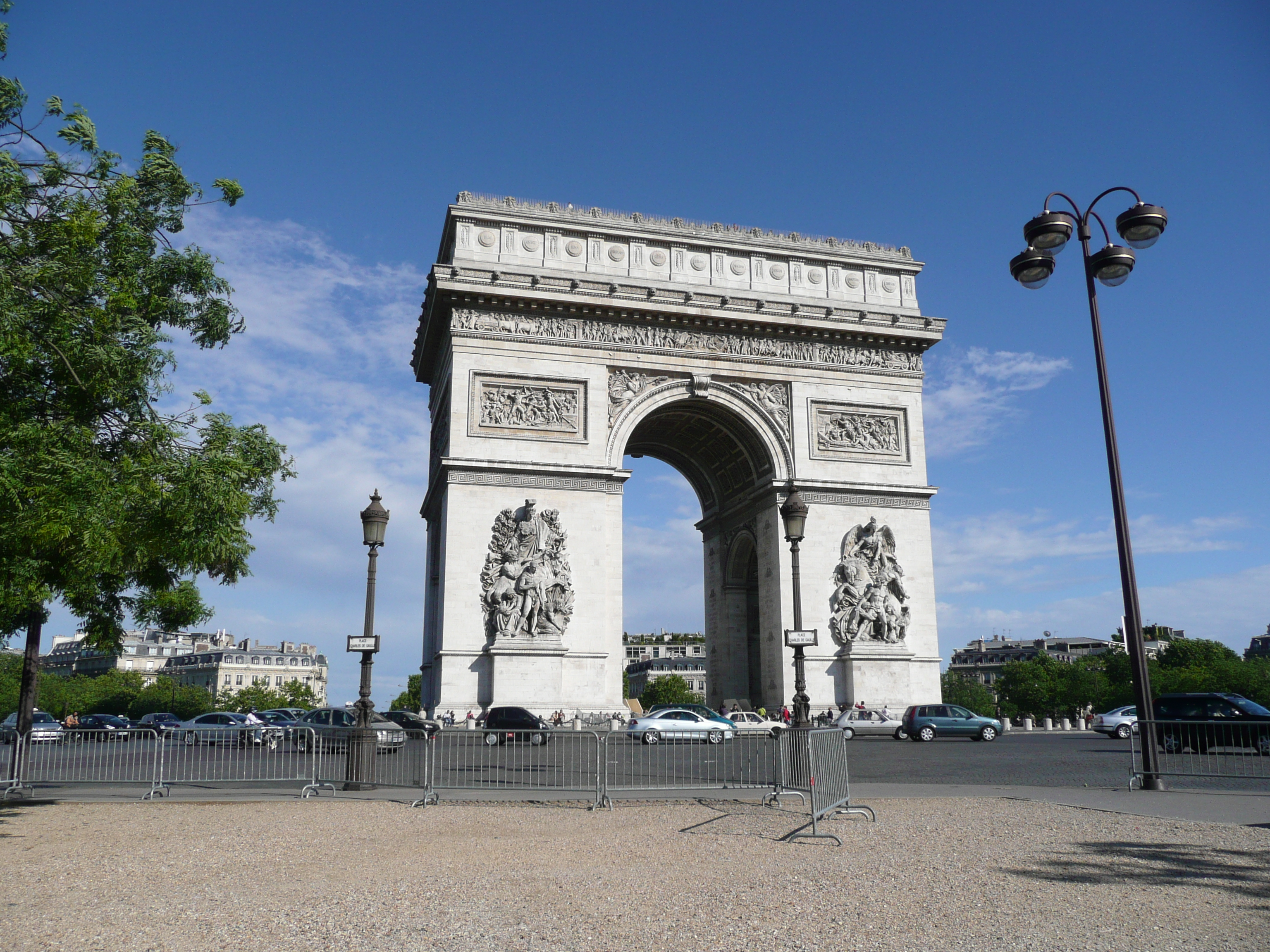 Picture France Paris Etoile and Arc de Triomphe 2007-05 5 - Center Etoile and Arc de Triomphe