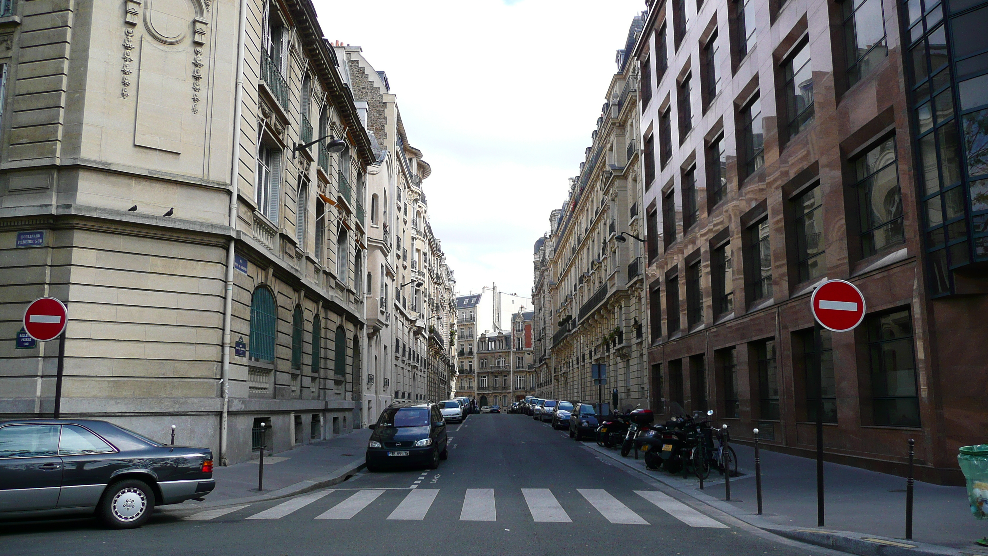 Picture France Paris 17th Arrondissement Boulevard Pereire 2007-05 26 - Center Boulevard Pereire