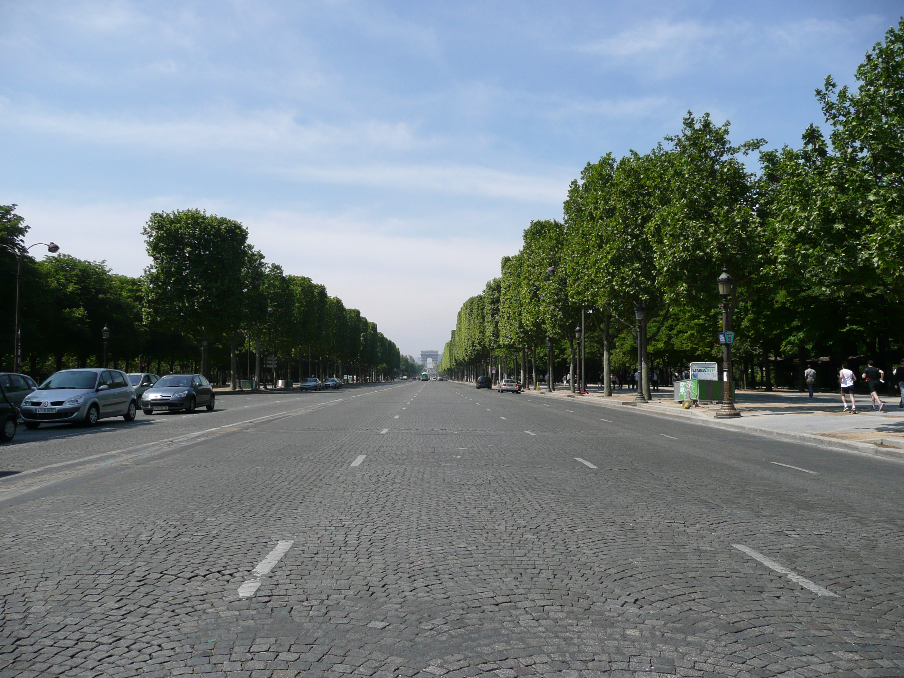 Picture France Paris Champs Elysees 2007-05 25 - Center Champs Elysees