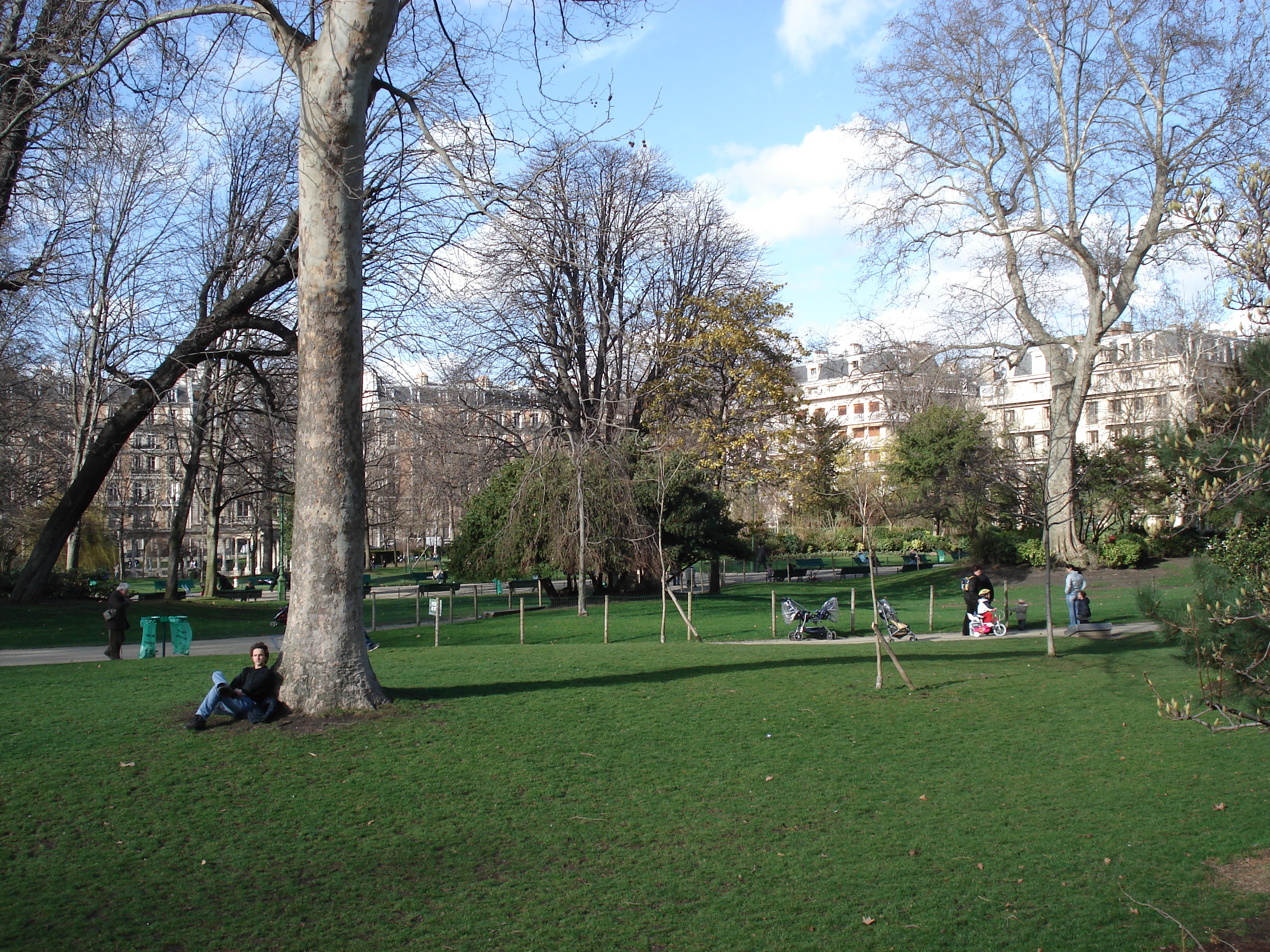 Picture France Paris 8th Arrondissement Monceau Garden 2006-03 11 - Center Monceau Garden