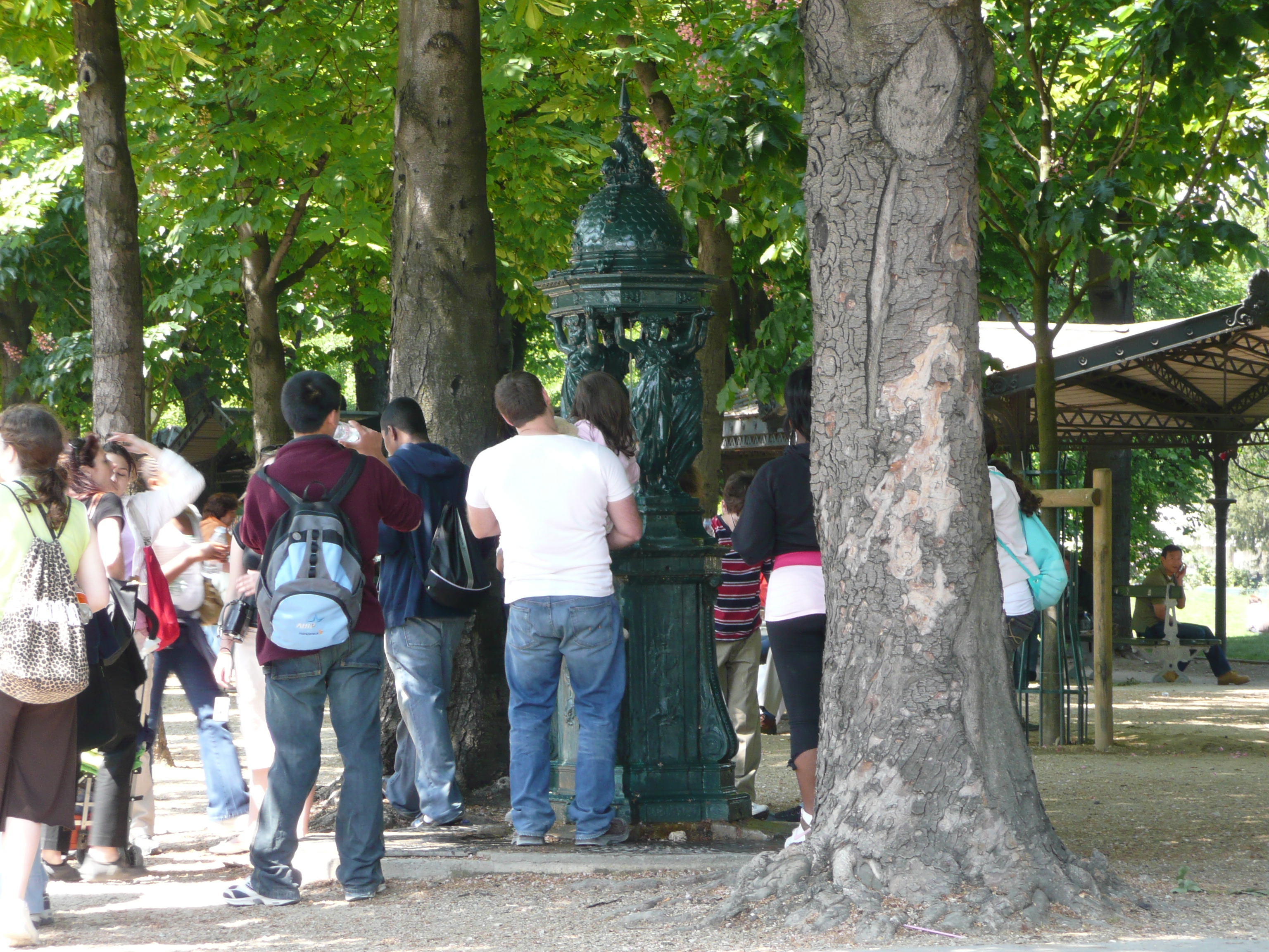 Picture France Paris Champs Elysees 2007-05 22 - Center Champs Elysees