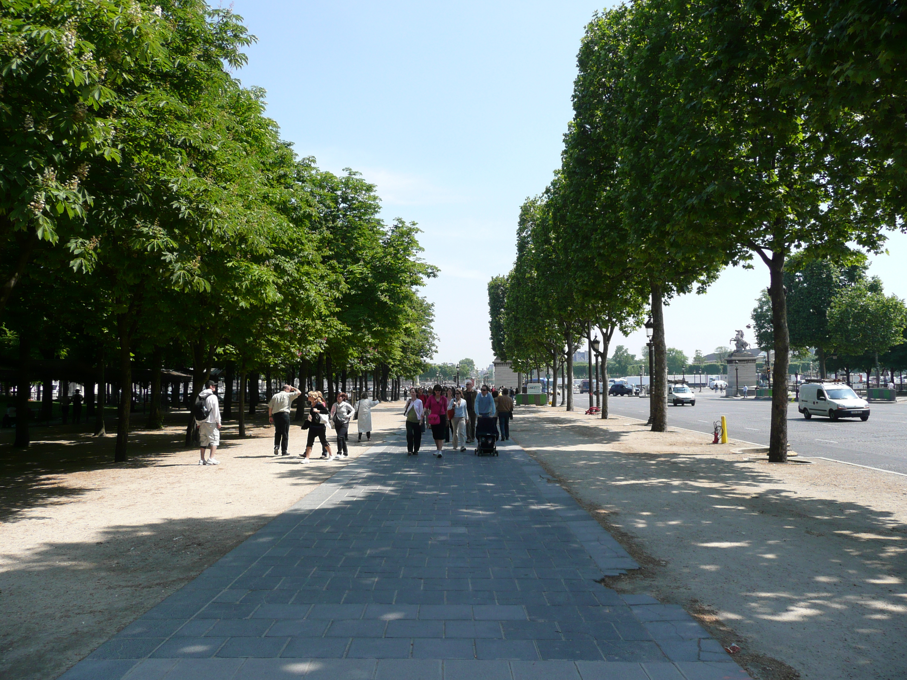 Picture France Paris Champs Elysees 2007-05 16 - Tours Champs Elysees