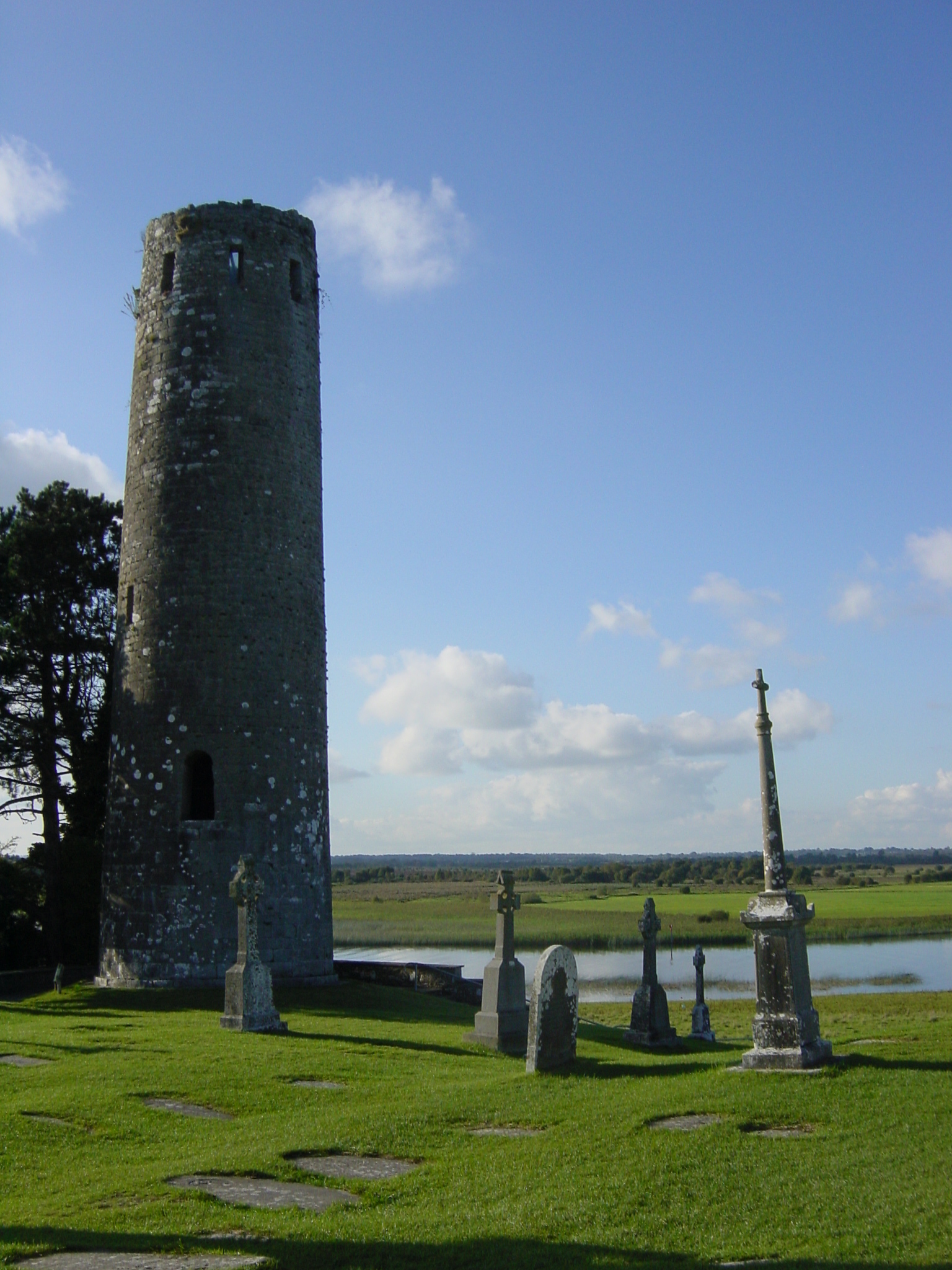 Picture Ireland Clonmacnoise 2003-09 10 - Journey Clonmacnoise