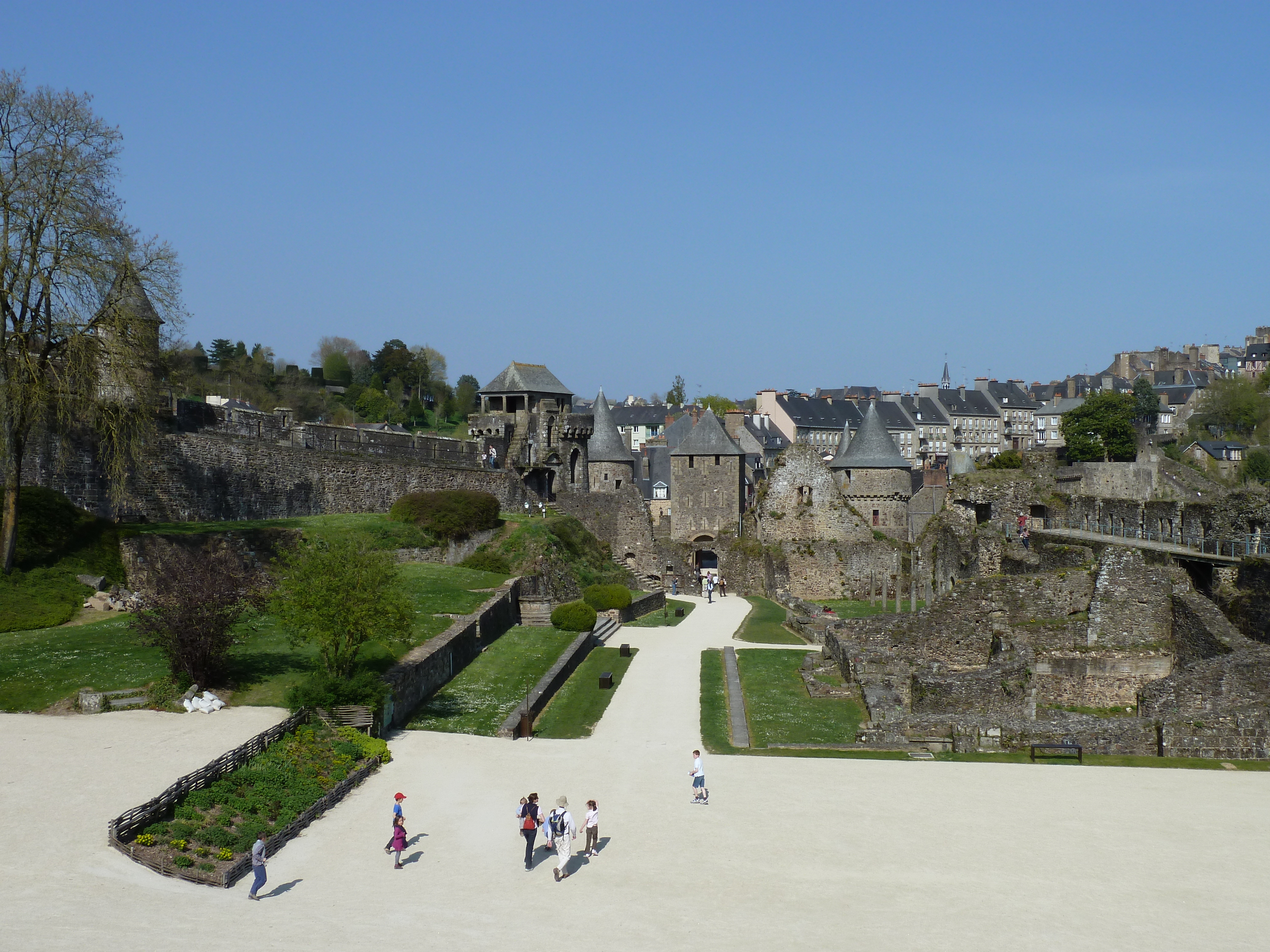 Picture France Fougeres 2010-04 130 - Tours Fougeres