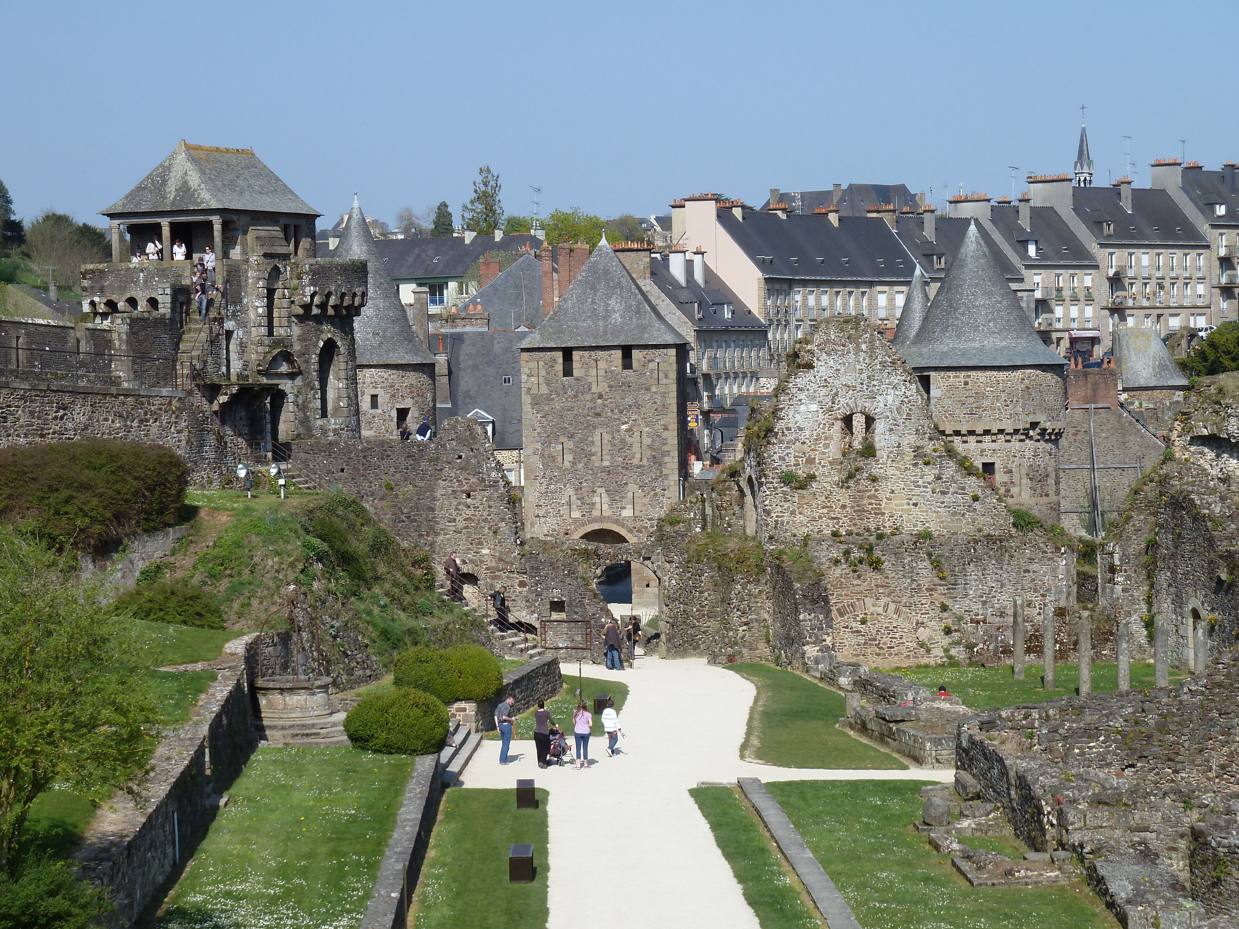 Picture France Fougeres 2010-04 146 - History Fougeres