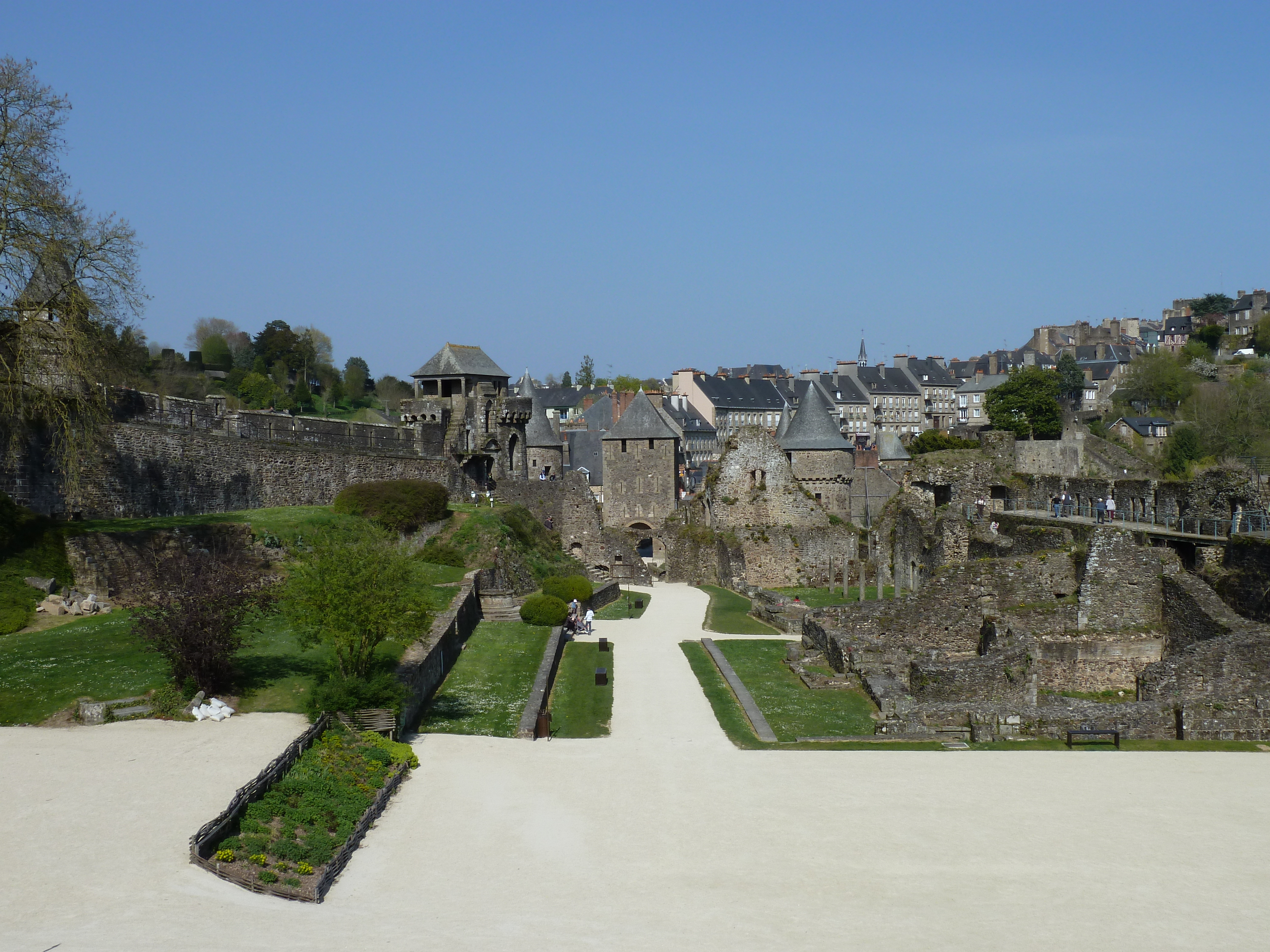 Picture France Fougeres 2010-04 108 - Tours Fougeres