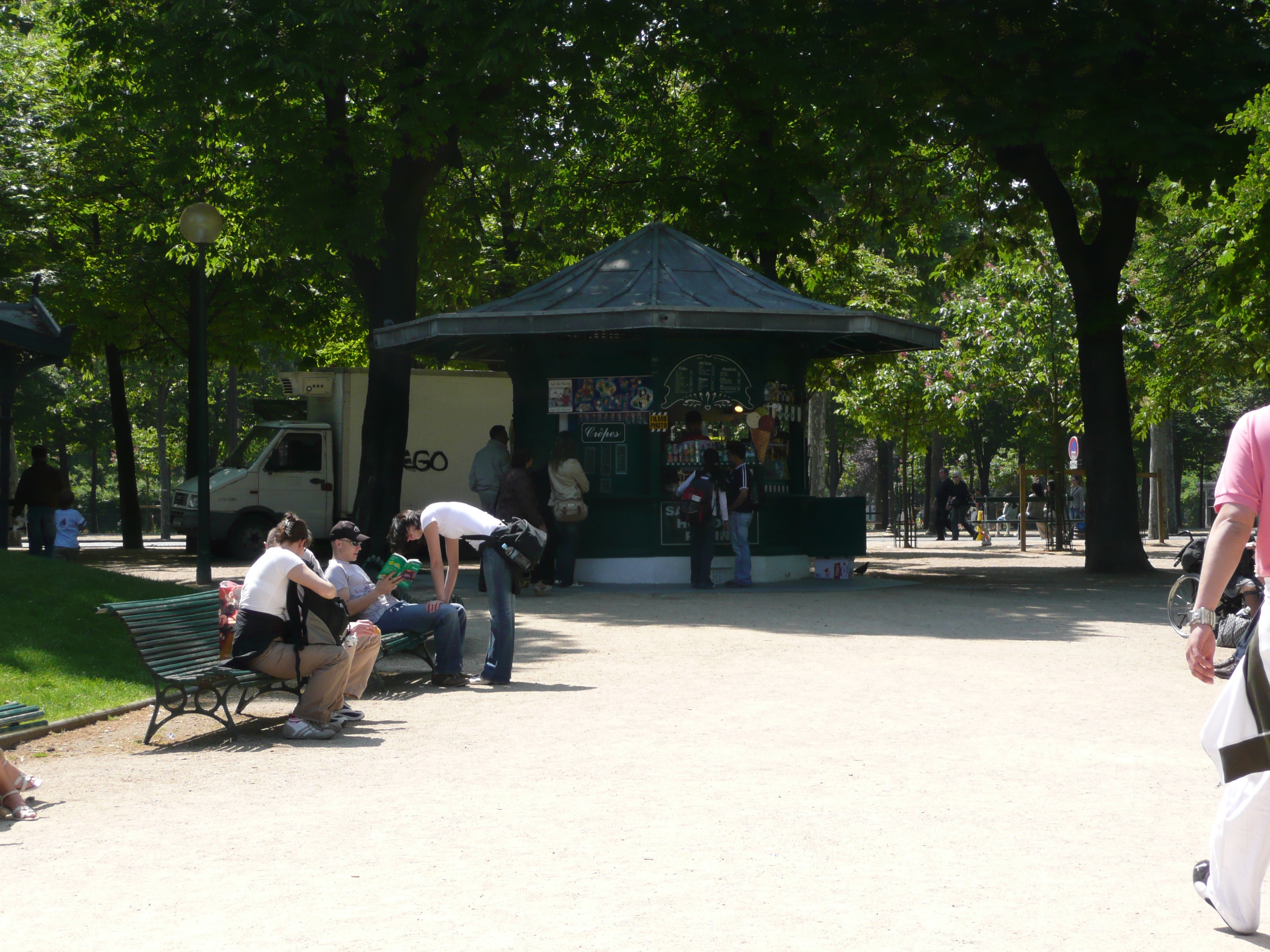 Picture France Paris Champs Elysees 2007-05 1 - Discovery Champs Elysees