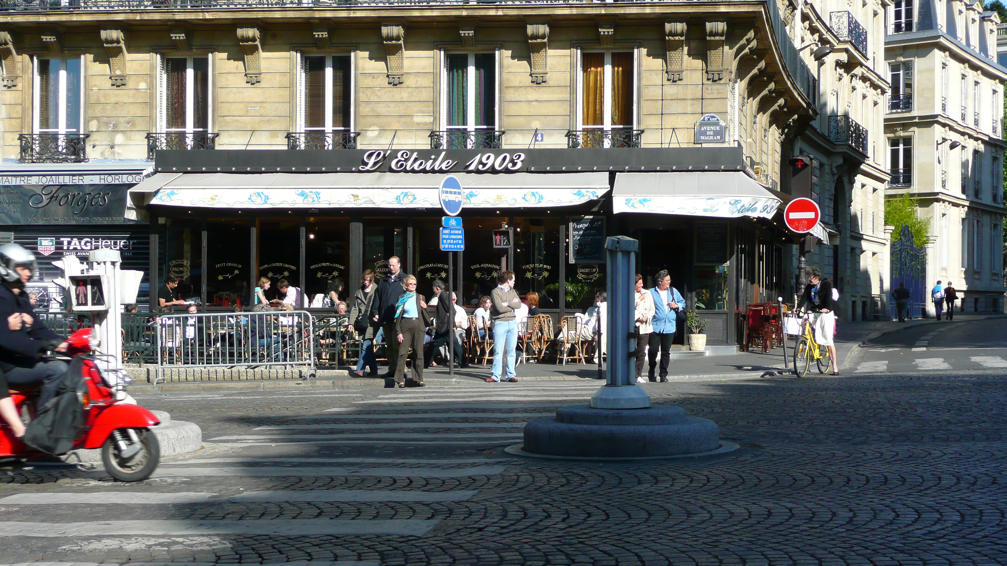 Picture France Paris 17th Arrondissement Avenue de Wagram 2007-05 5 - Discovery Avenue de Wagram