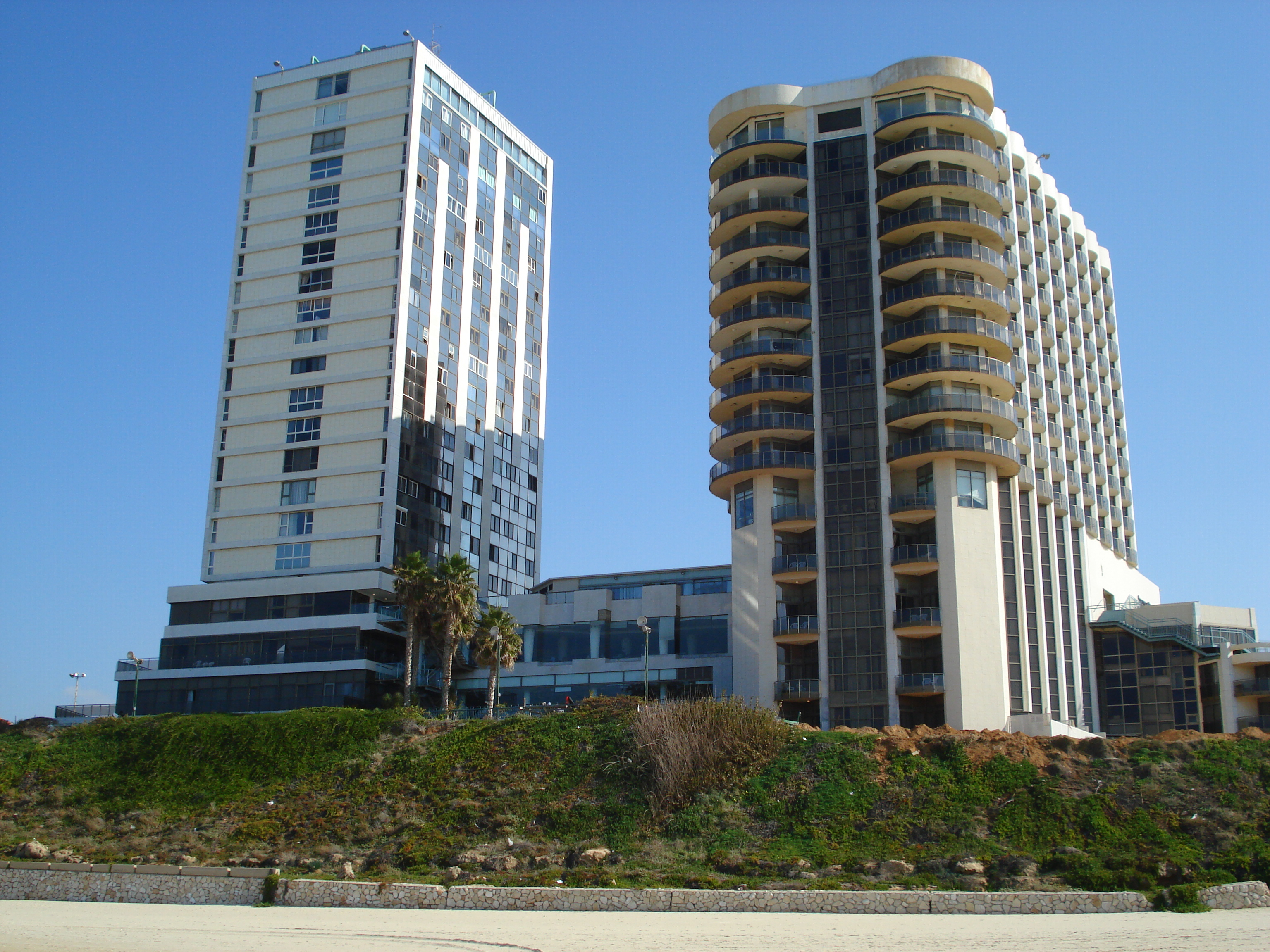 Picture Israel Herzliya 2006-12 105 - Center Herzliya