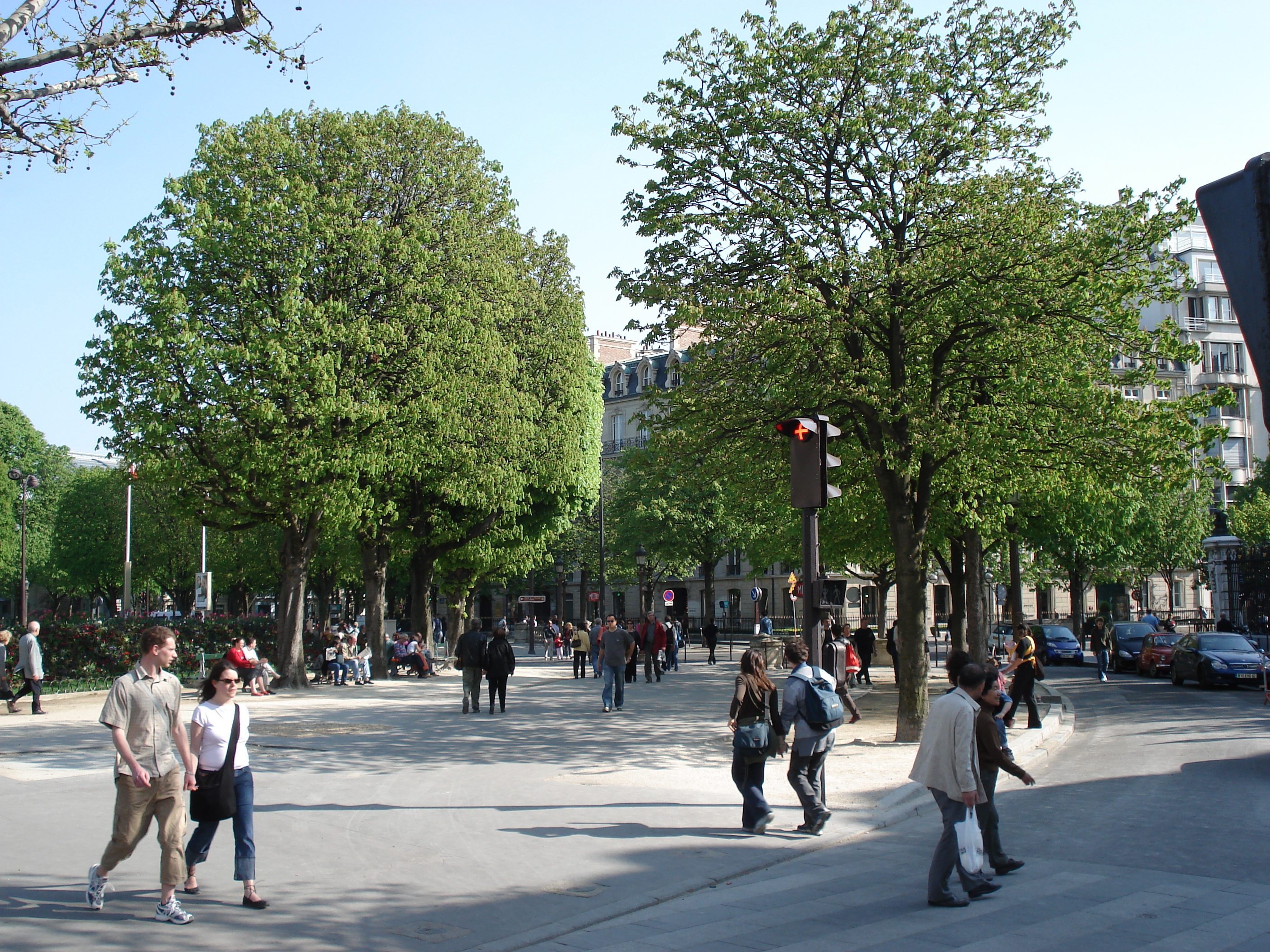 Picture France Paris Champs Elysees 2006-04 19 - Discovery Champs Elysees