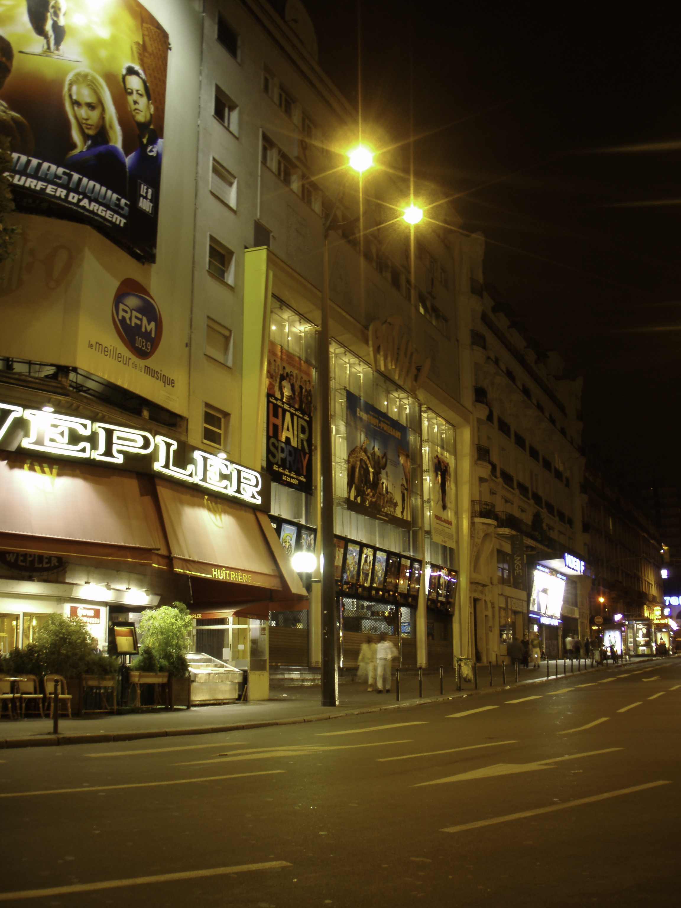 Picture France Paris Pigalle by night 2007-07 30 - Recreation Pigalle by night