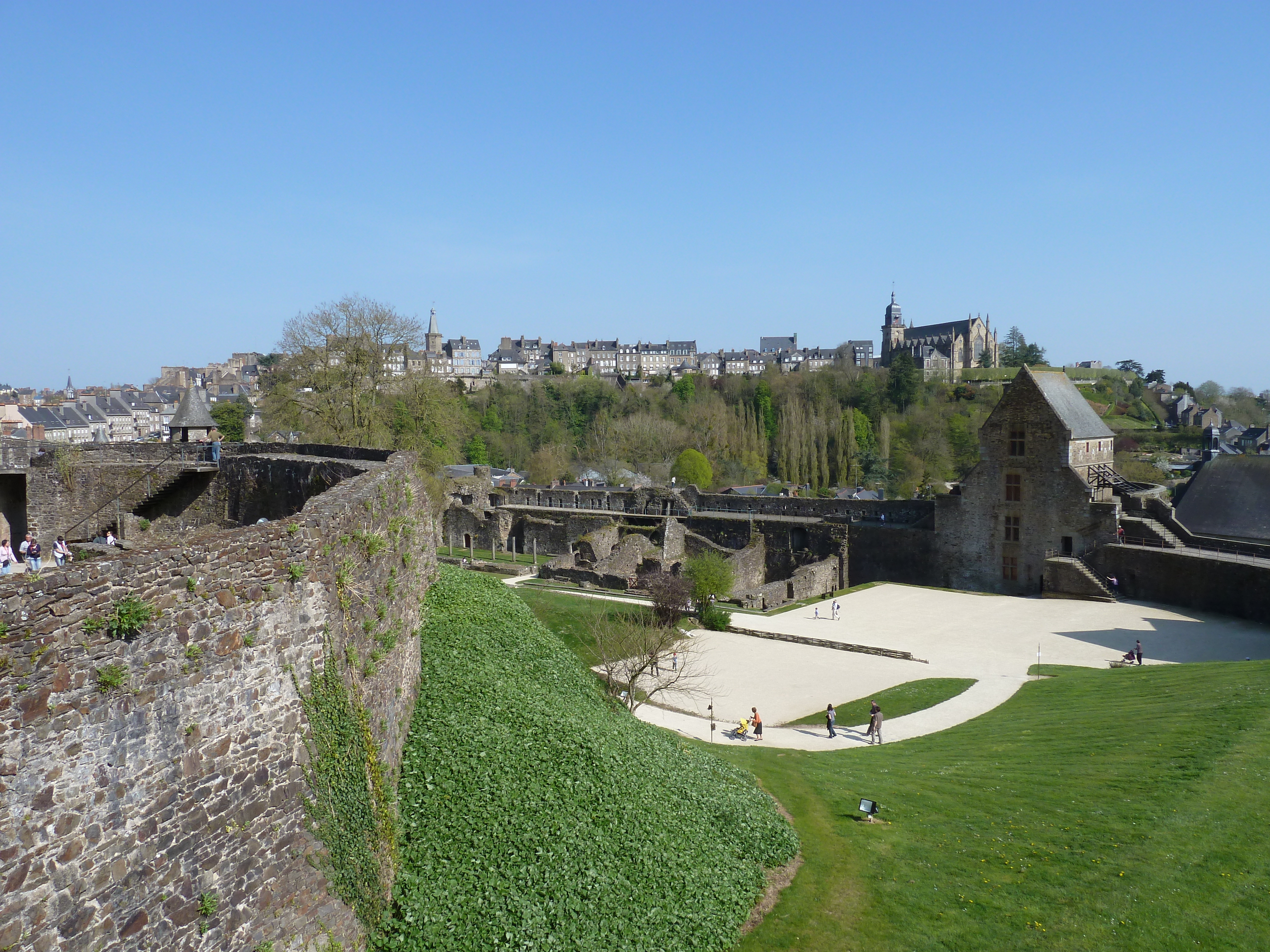 Picture France Fougeres 2010-04 145 - Center Fougeres