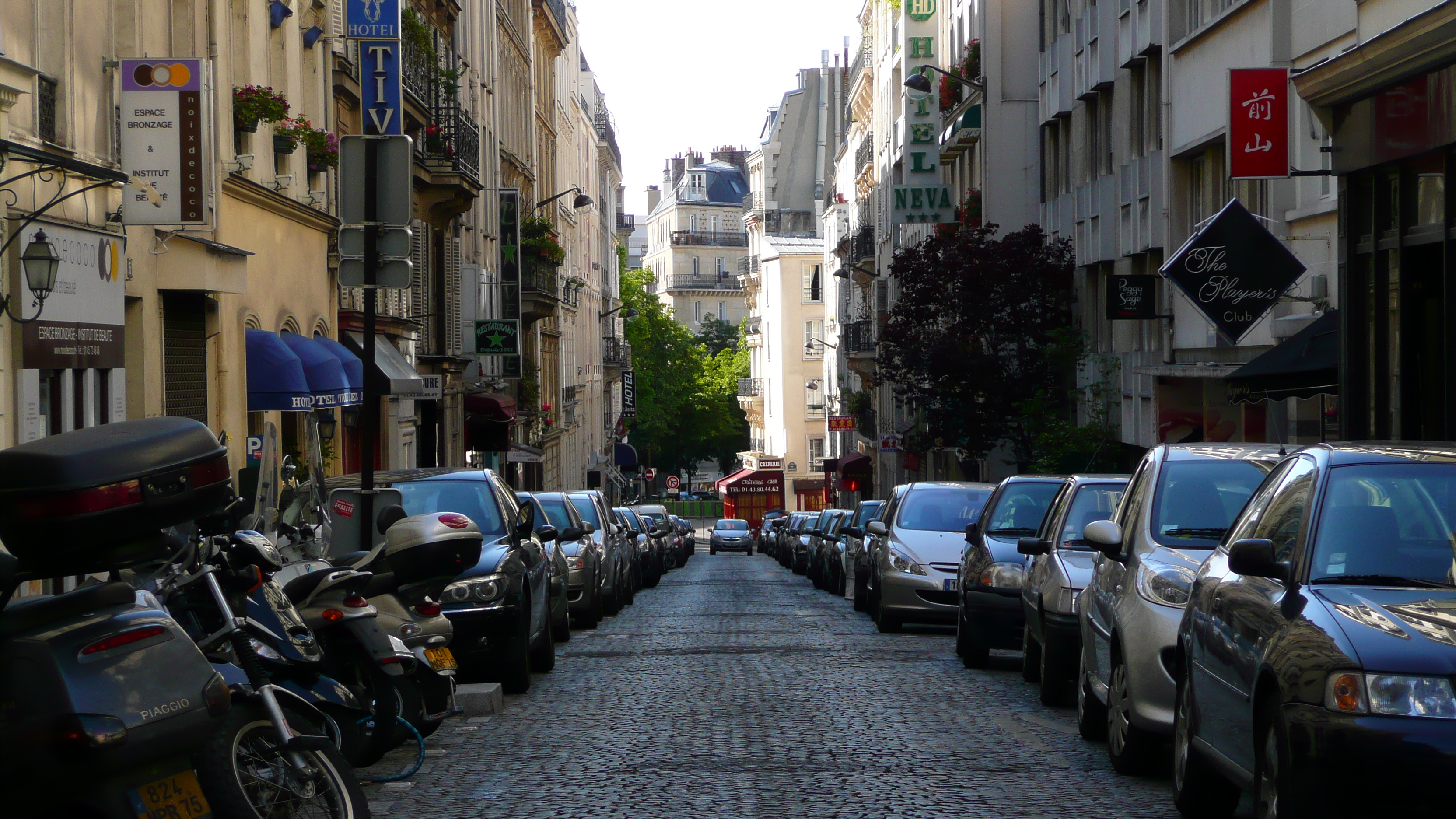 Picture France Paris 17th Arrondissement Avenue de Wagram 2007-05 11 - Tours Avenue de Wagram