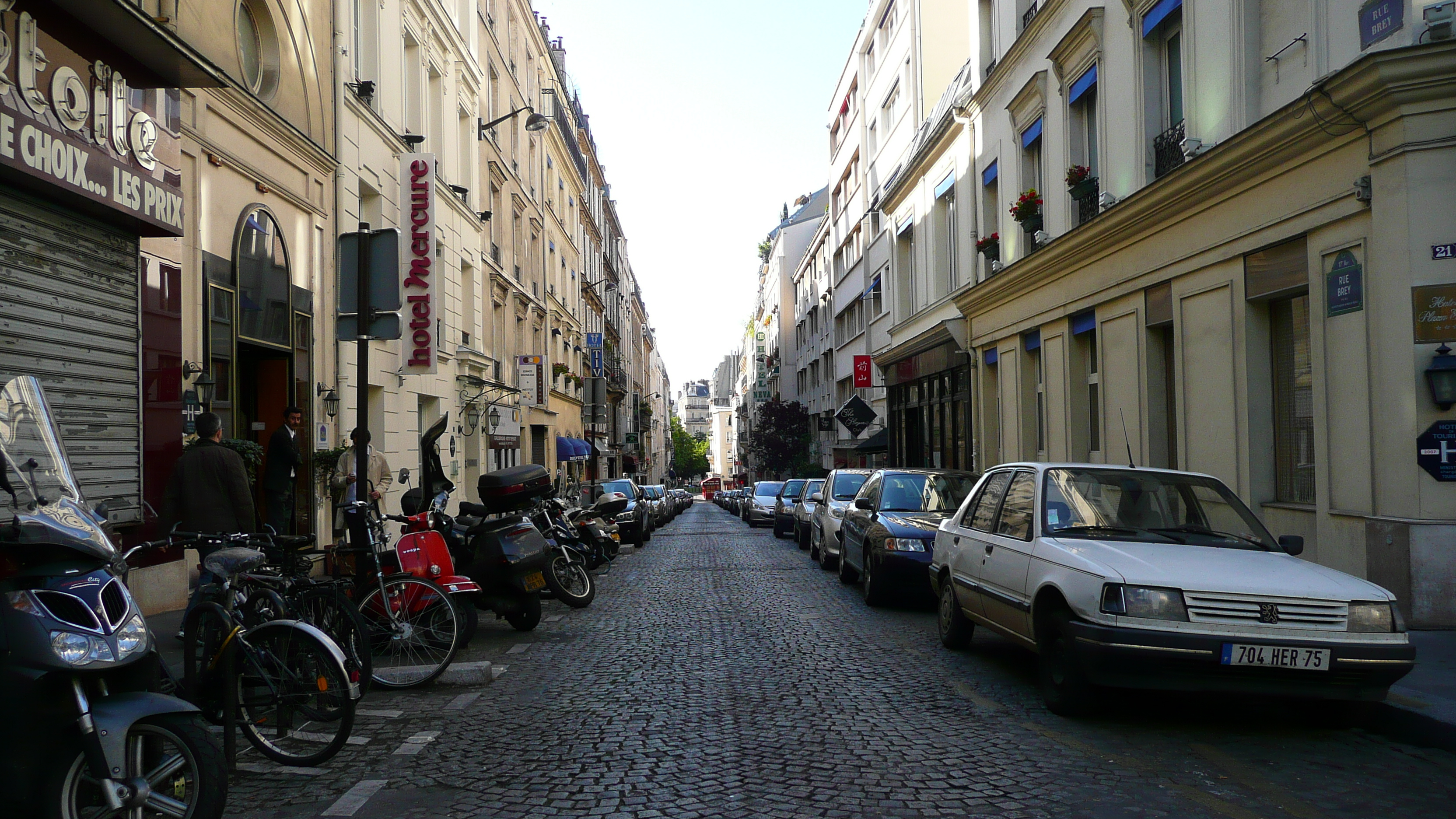 Picture France Paris 17th Arrondissement Avenue de Wagram 2007-05 14 - Journey Avenue de Wagram