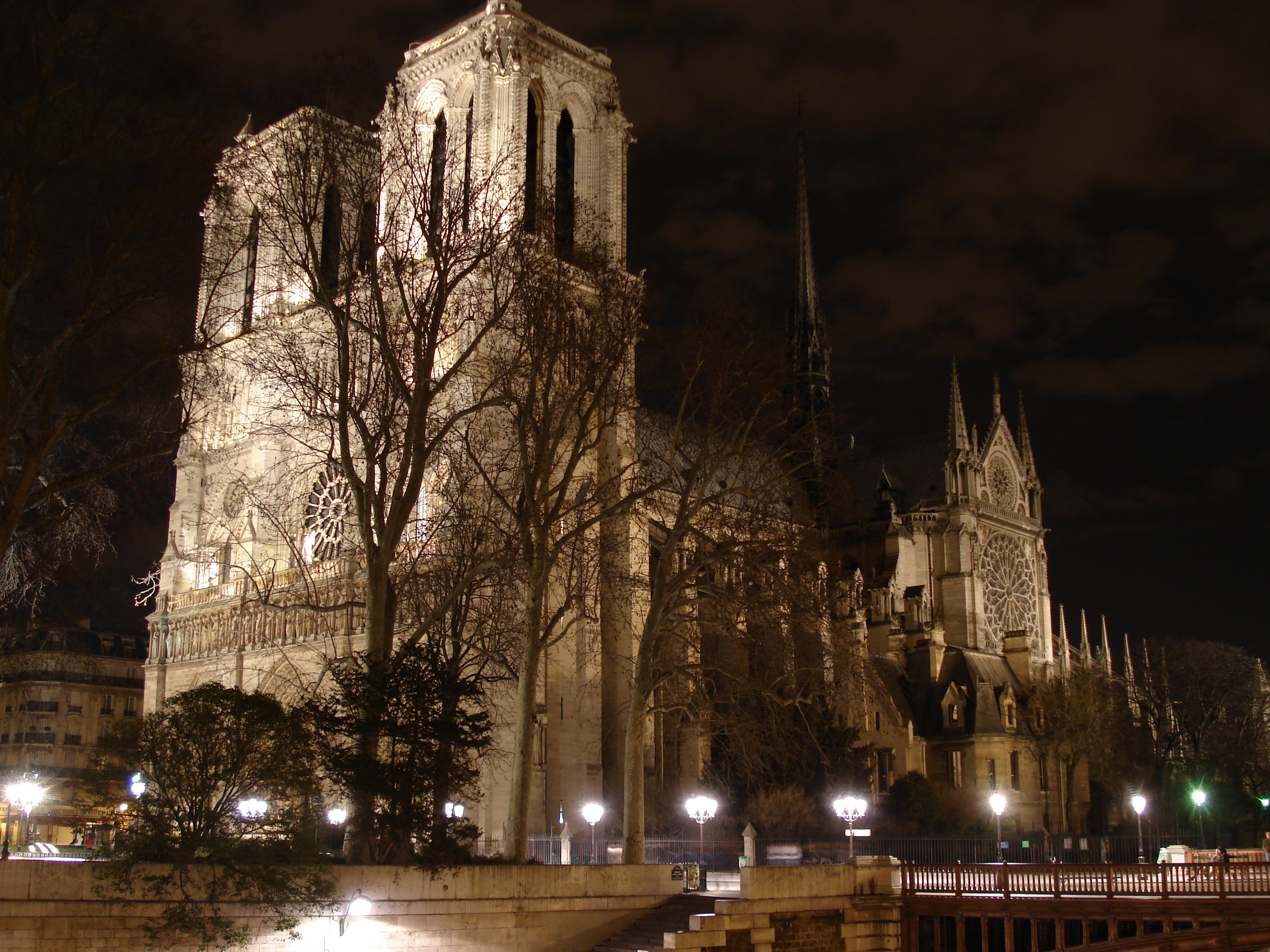 Picture France Paris Notre Dame 2006-03 4 - Around Notre Dame