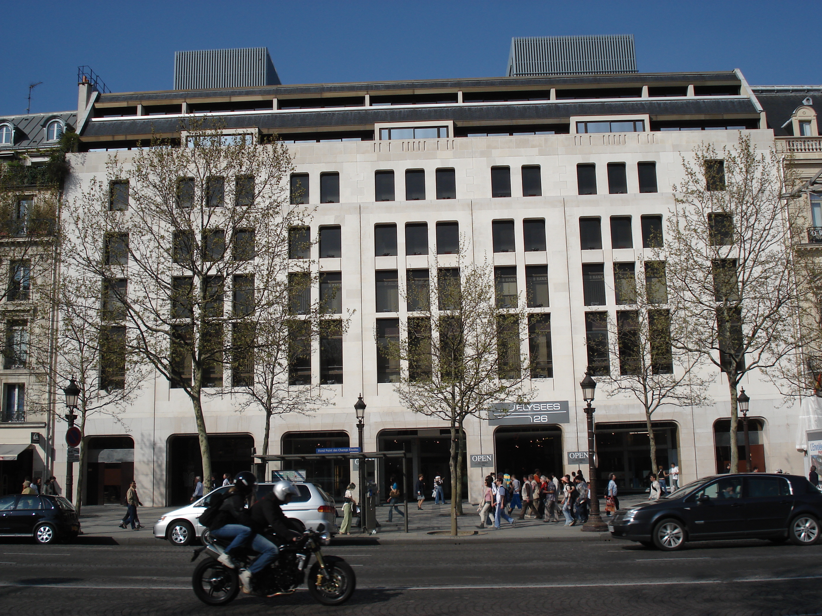 Picture France Paris Champs Elysees 2006-04 40 - Center Champs Elysees