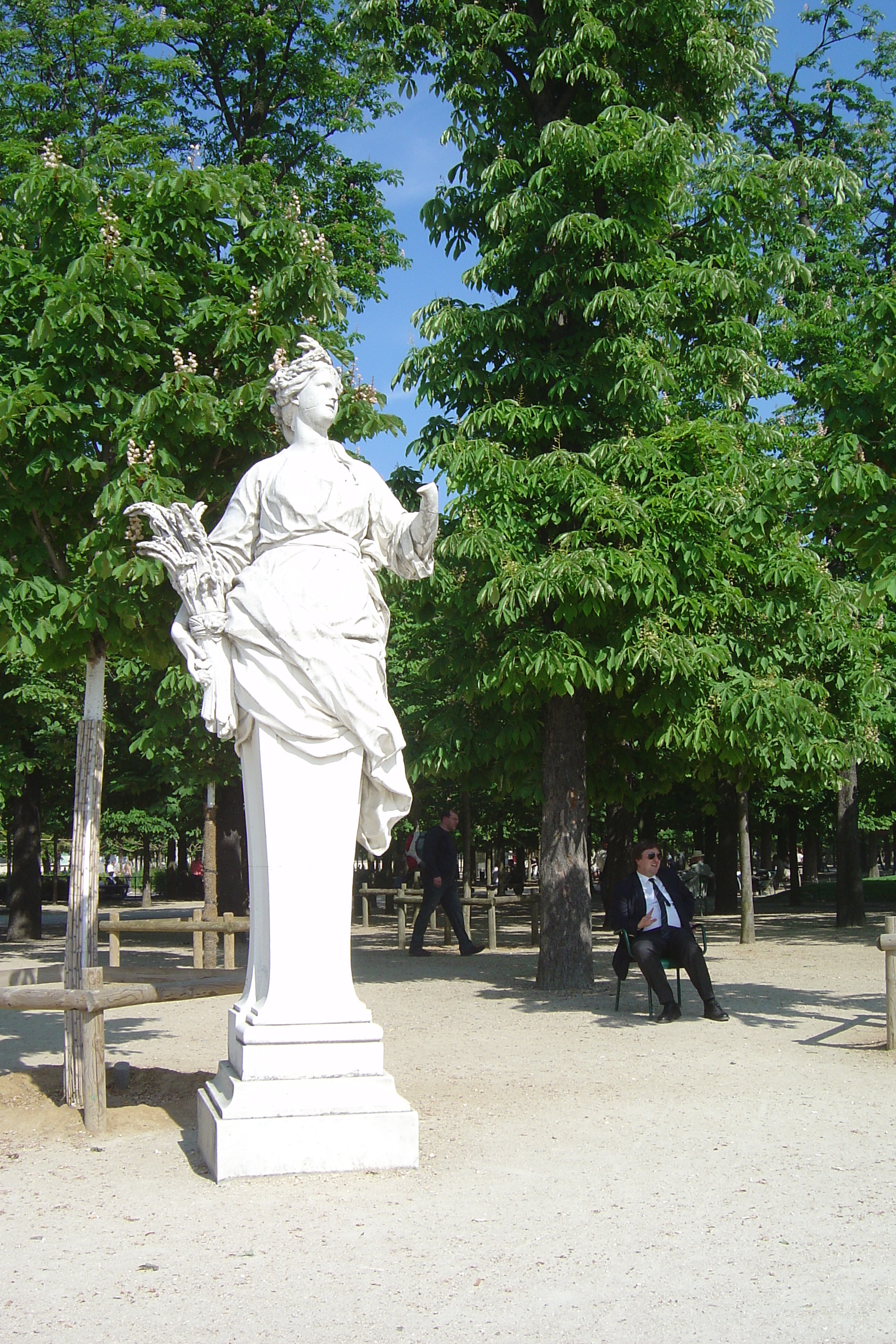 Picture France Paris Garden of Tuileries 2007-05 16 - Discovery Garden of Tuileries