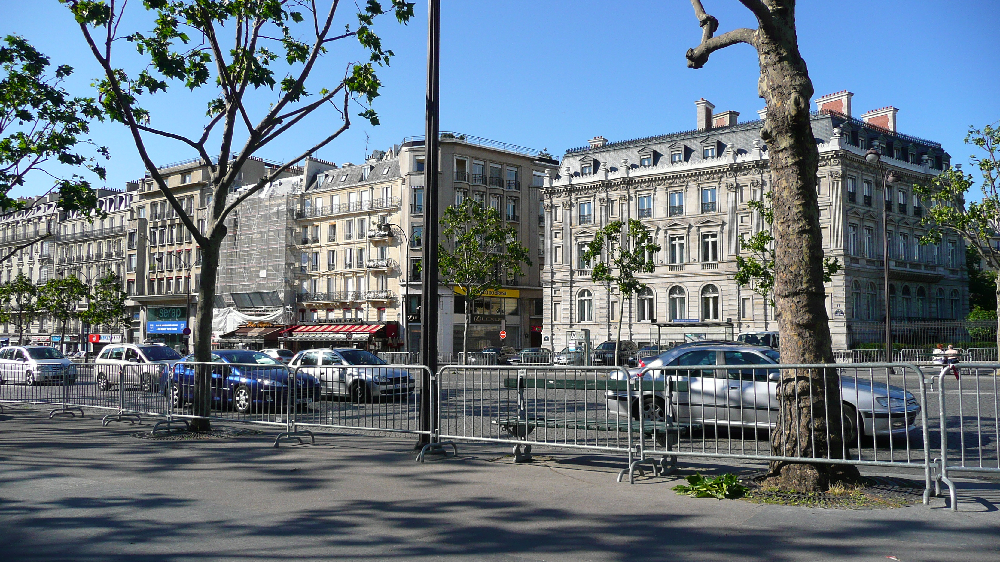 Picture France Paris Etoile and Arc de Triomphe 2007-05 126 - Center Etoile and Arc de Triomphe