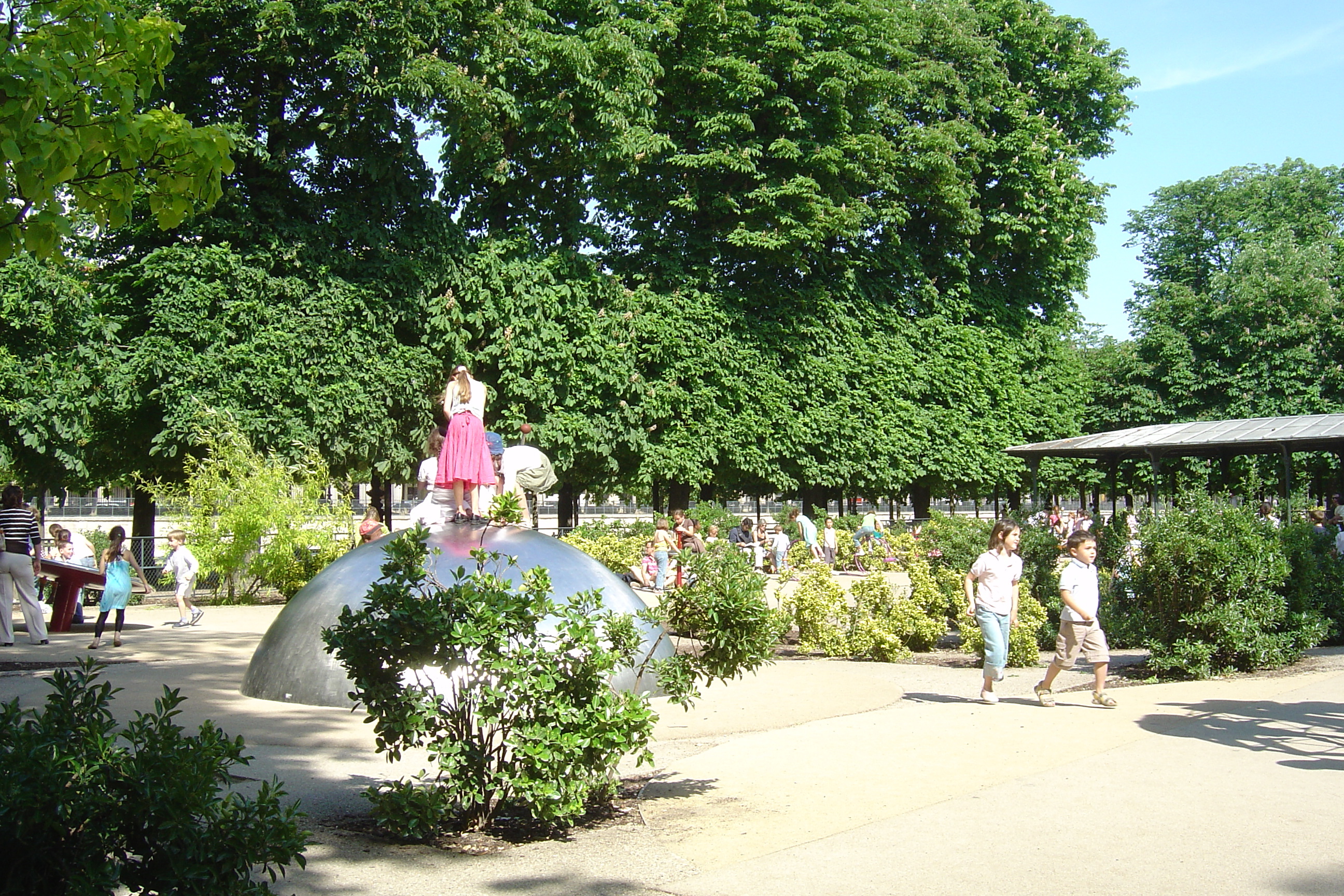 Picture France Paris Garden of Tuileries 2007-05 24 - Around Garden of Tuileries