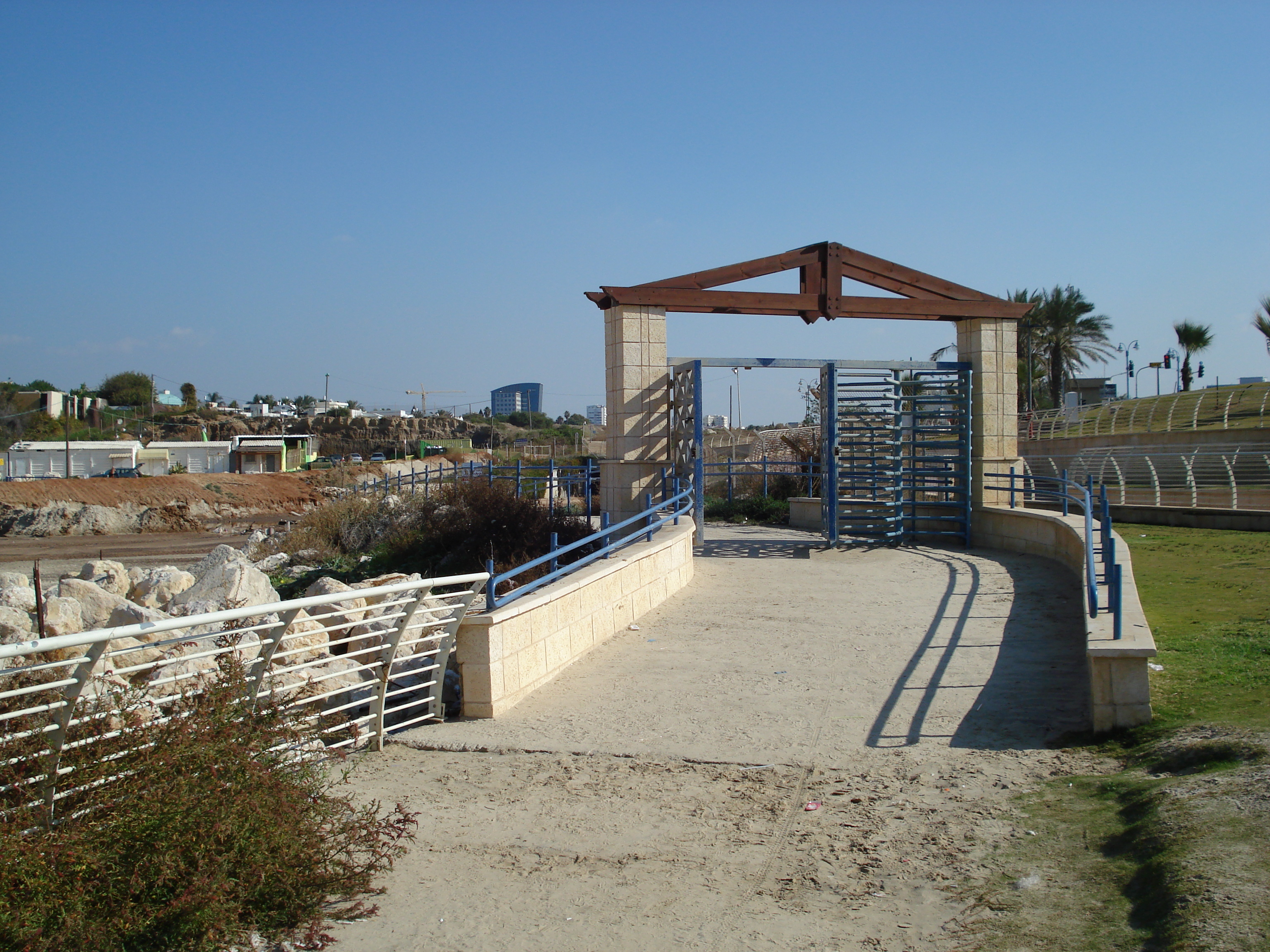 Picture Israel Herzliya 2006-12 106 - Journey Herzliya