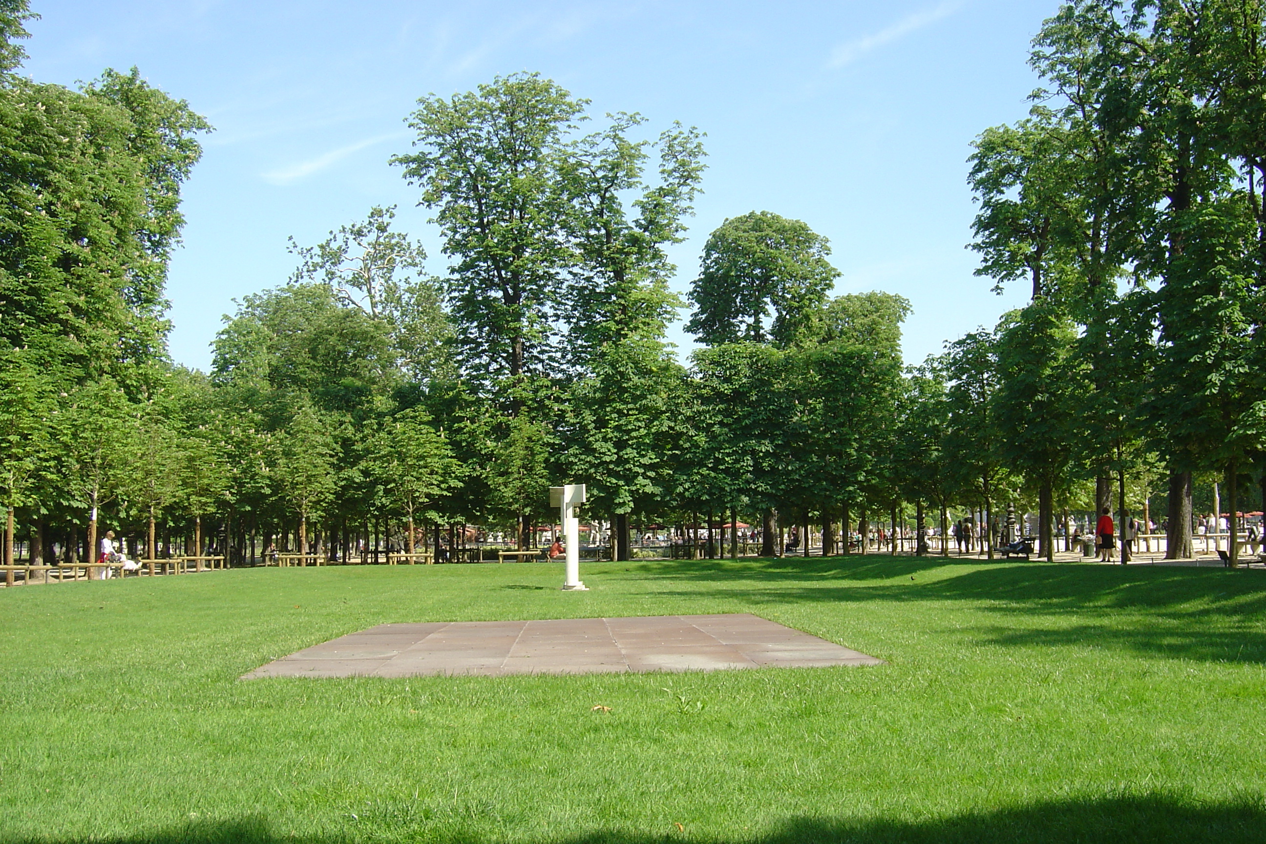 Picture France Paris Garden of Tuileries 2007-05 11 - Center Garden of Tuileries