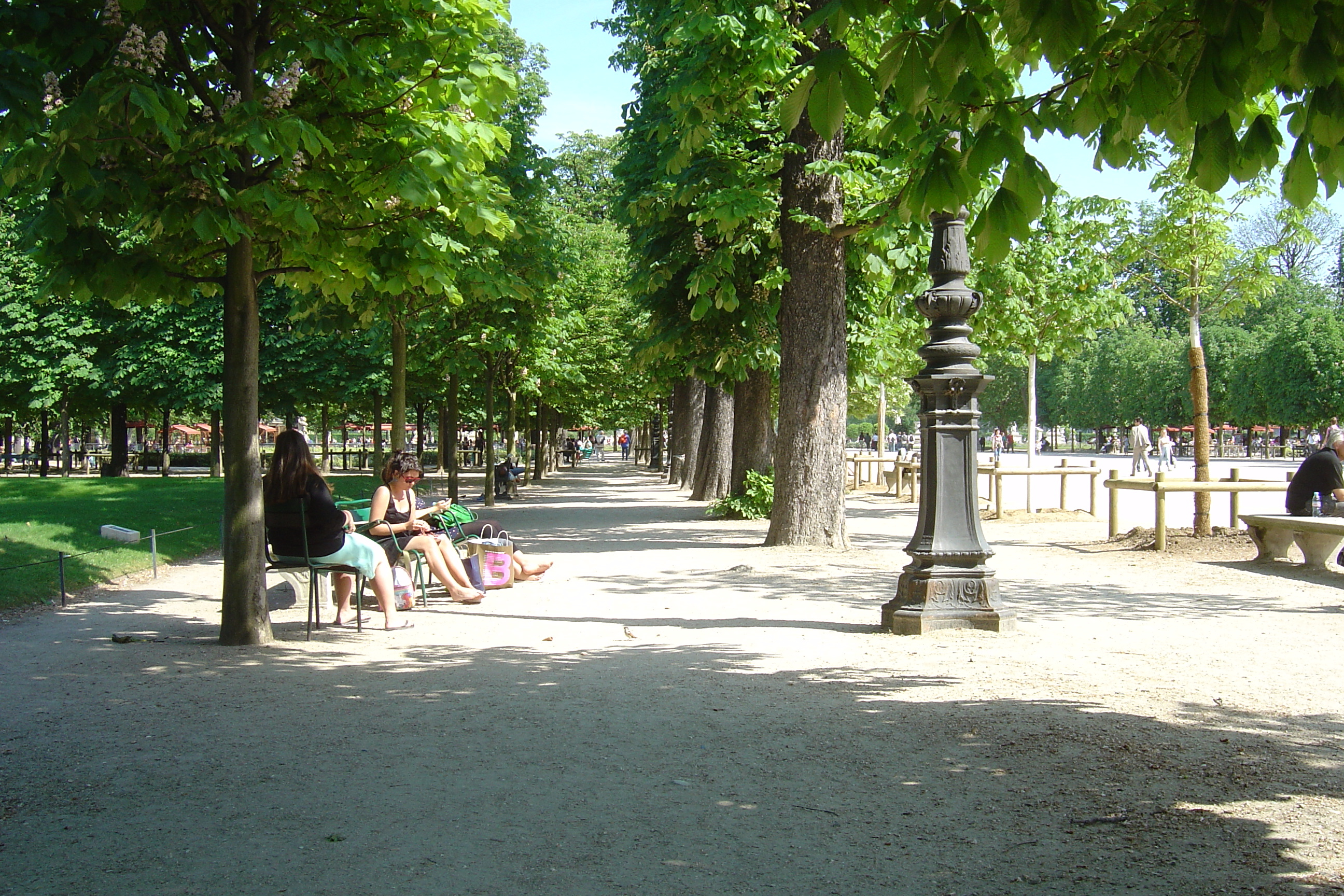 Picture France Paris Garden of Tuileries 2007-05 23 - Discovery Garden of Tuileries