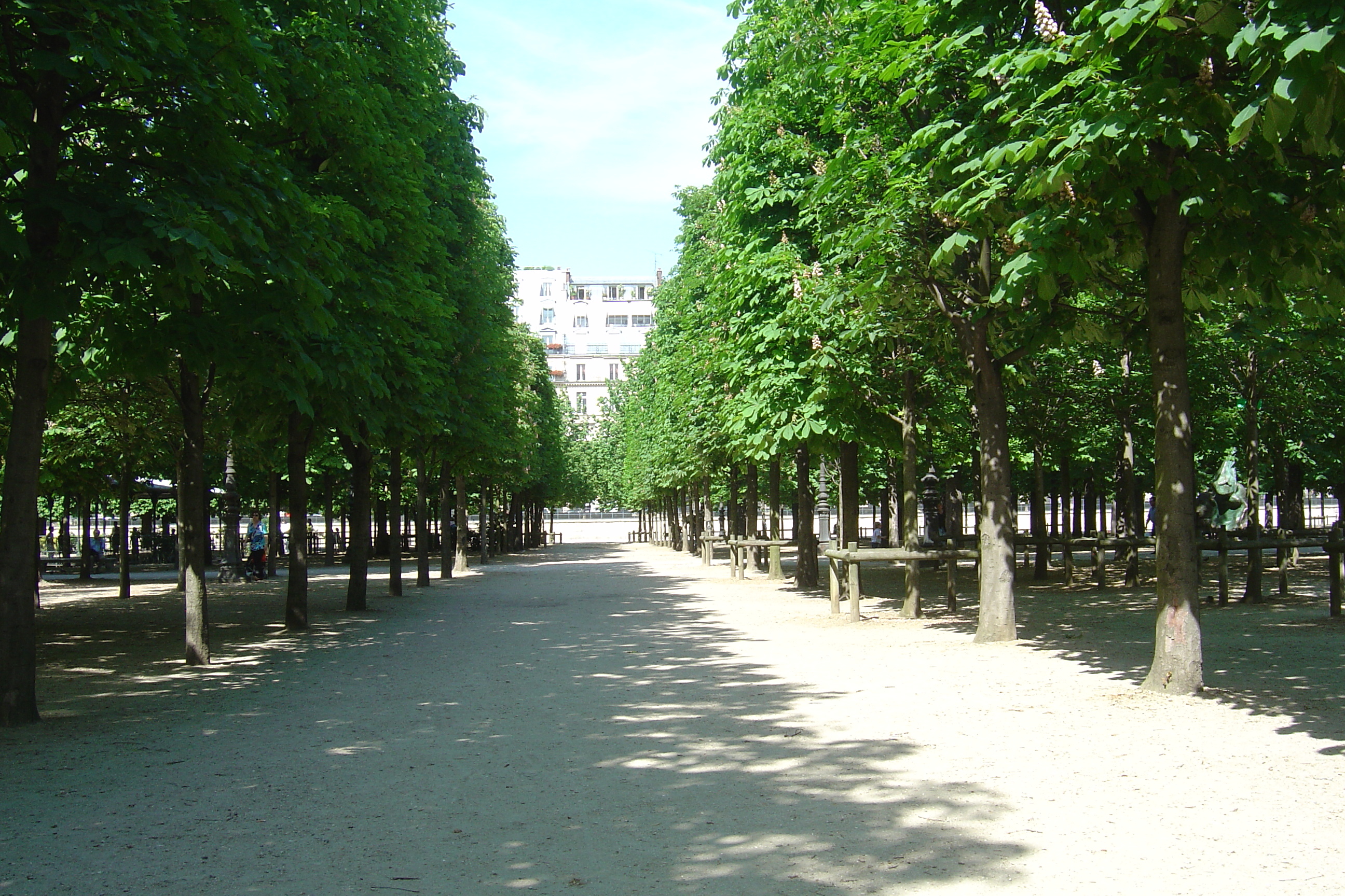 Picture France Paris Garden of Tuileries 2007-05 42 - Journey Garden of Tuileries